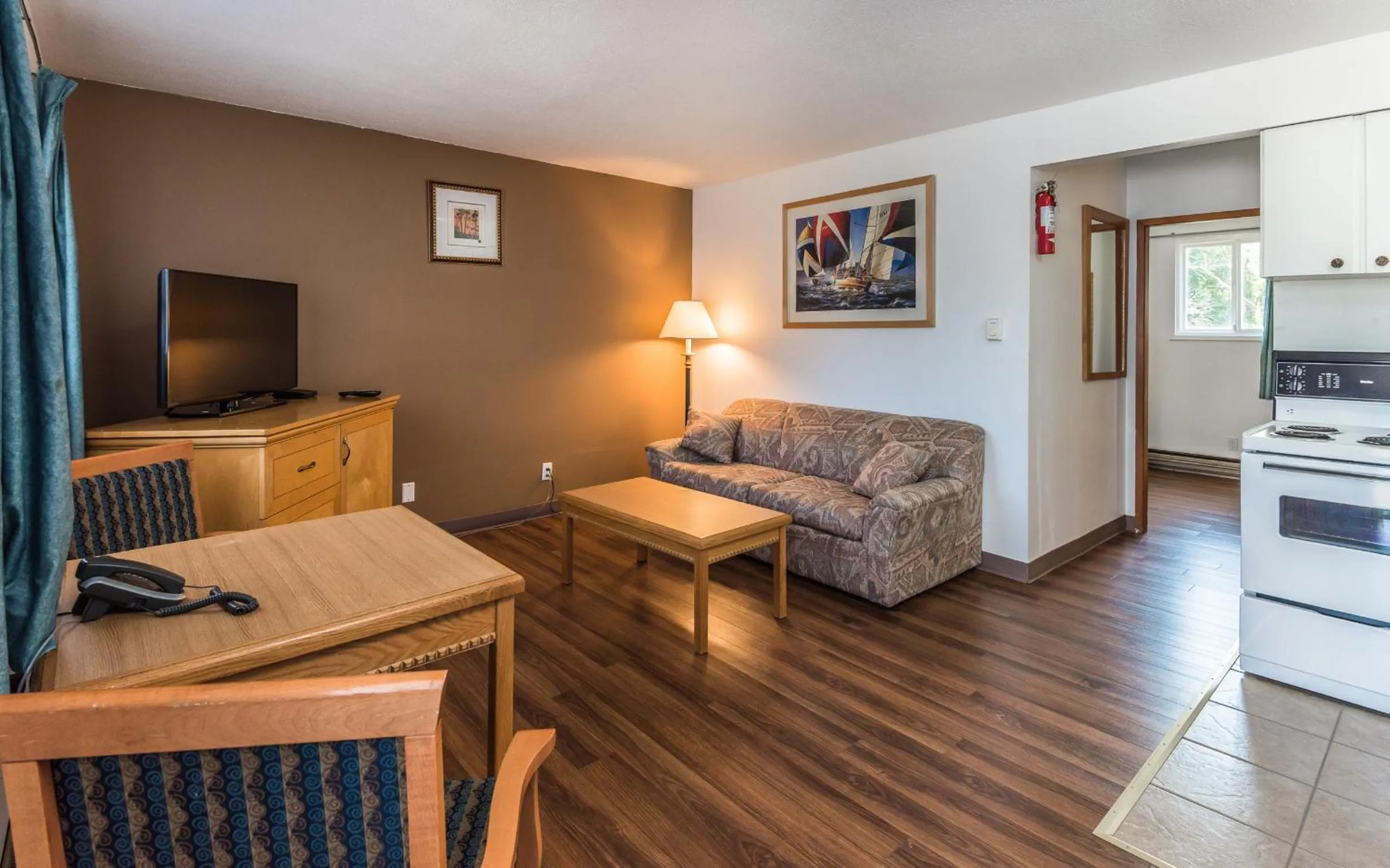 Photo of the whole room in Bluebird Motel