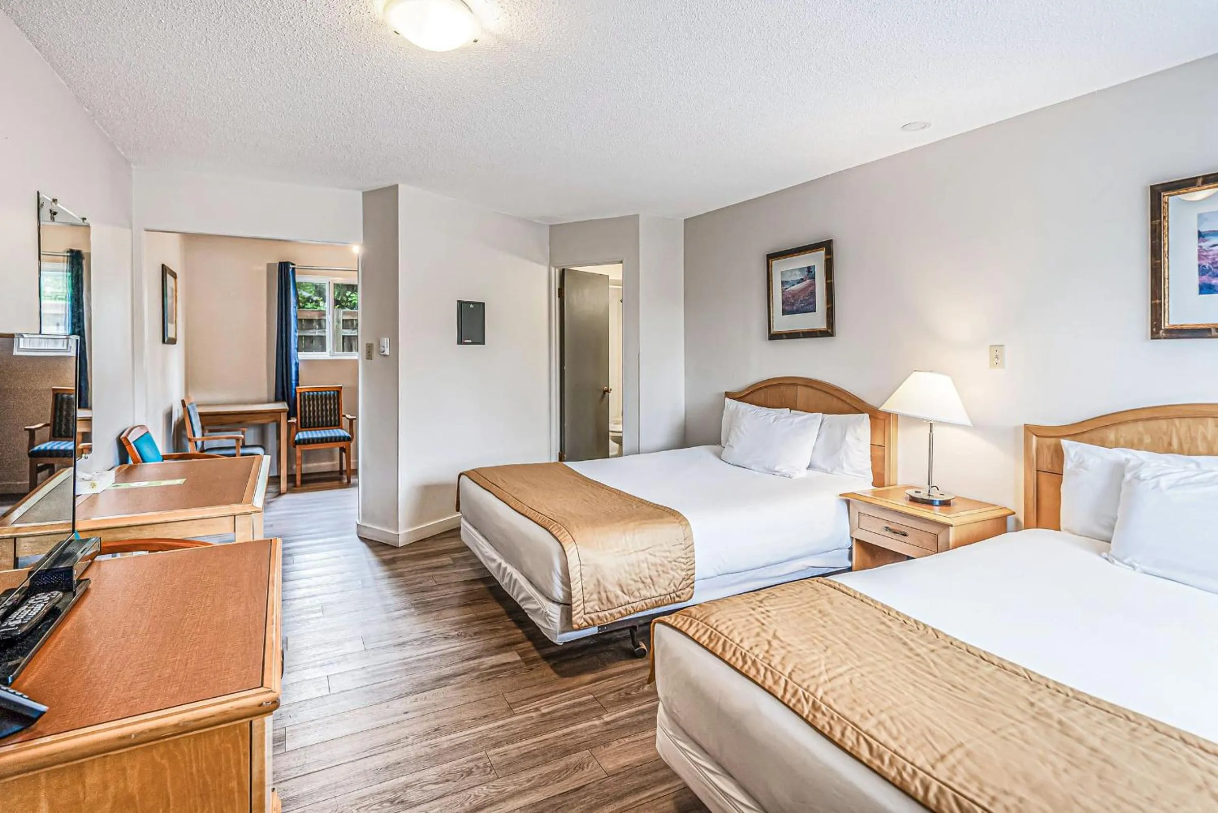 Bed in Bluebird Motel