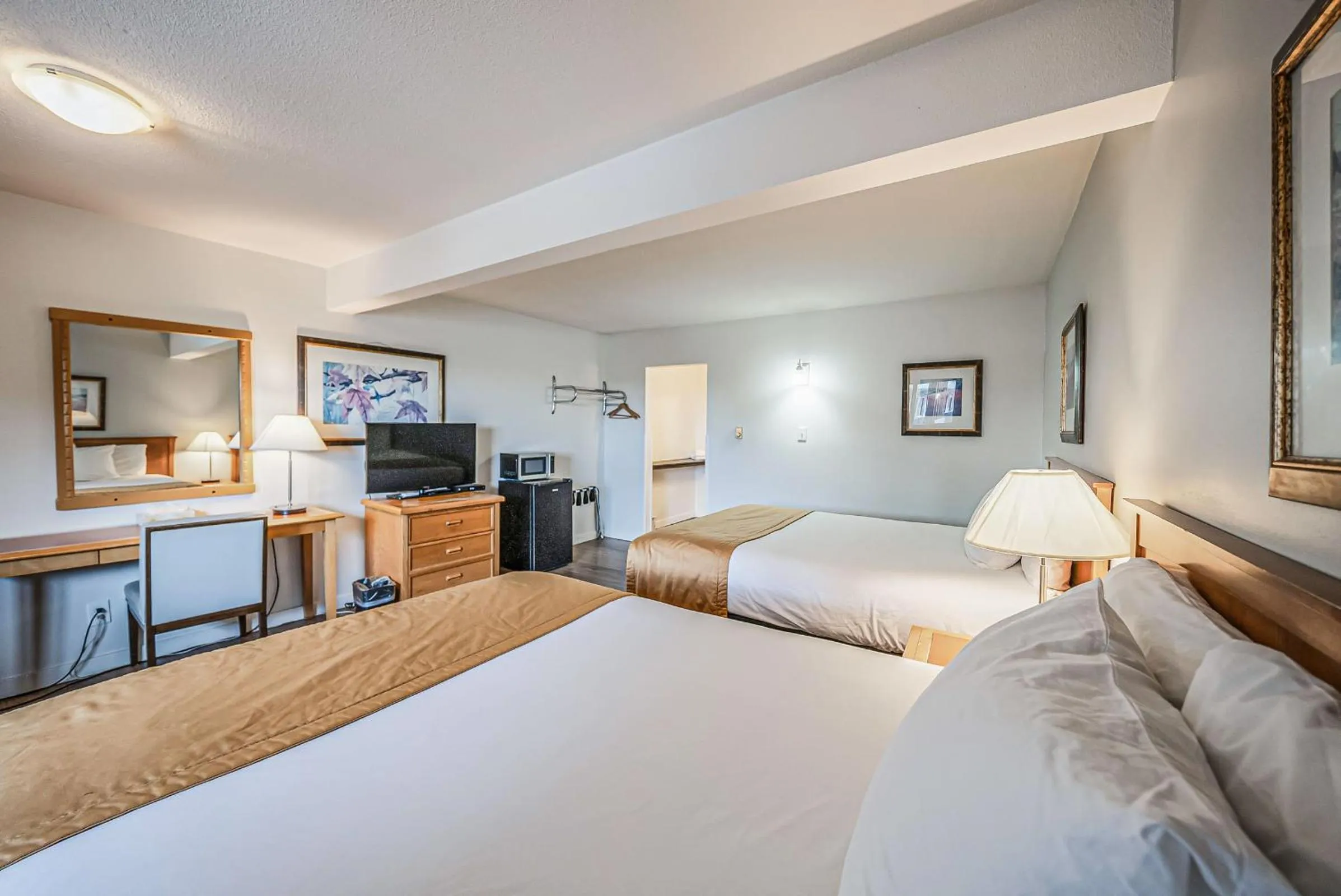 Bed in Bluebird Motel