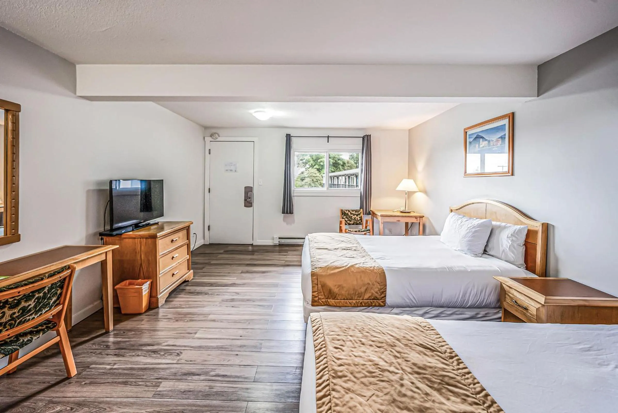 Bed in Bluebird Motel