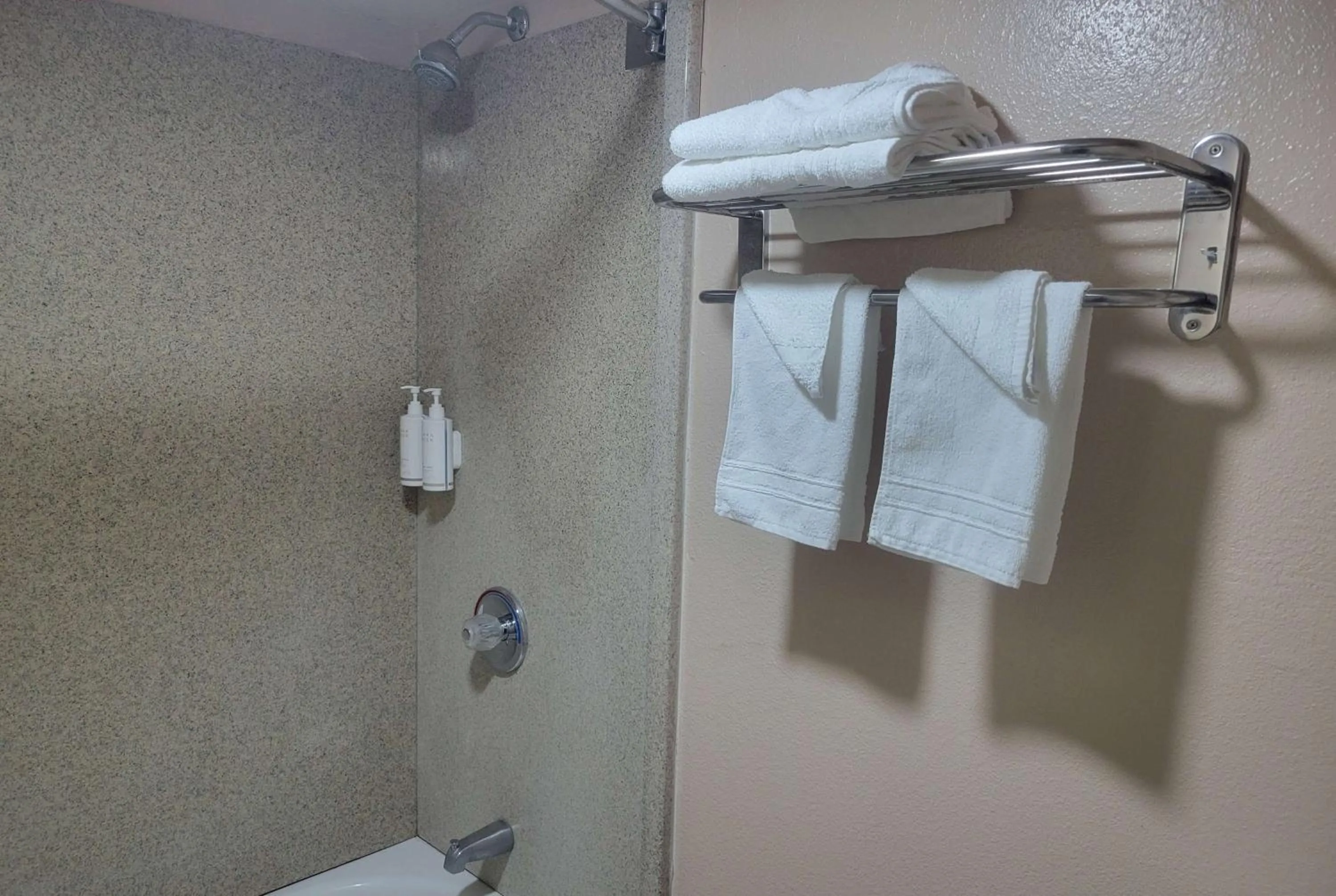 TV and multimedia in Travelodge by Wyndham Memphis