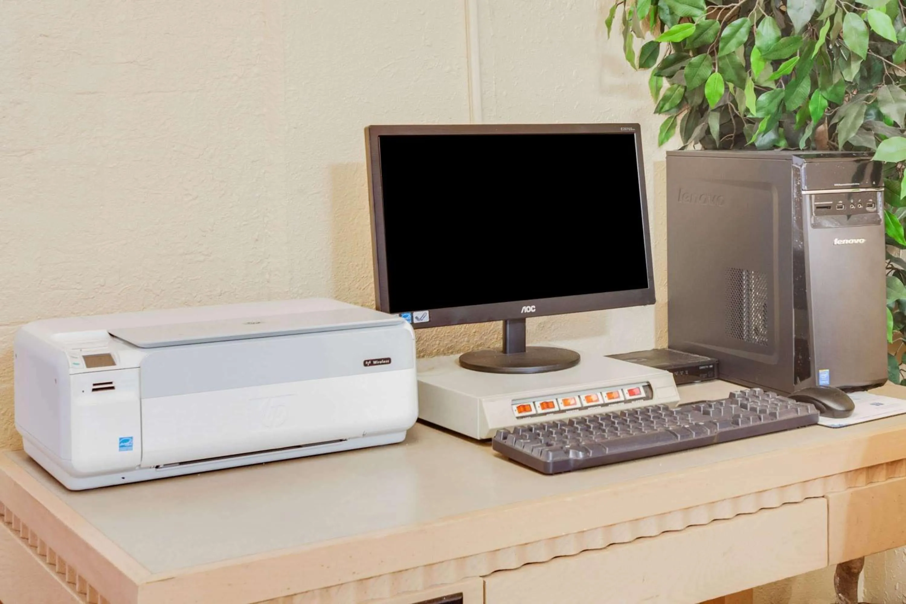 Food and drinks in Travelodge by Wyndham Memphis