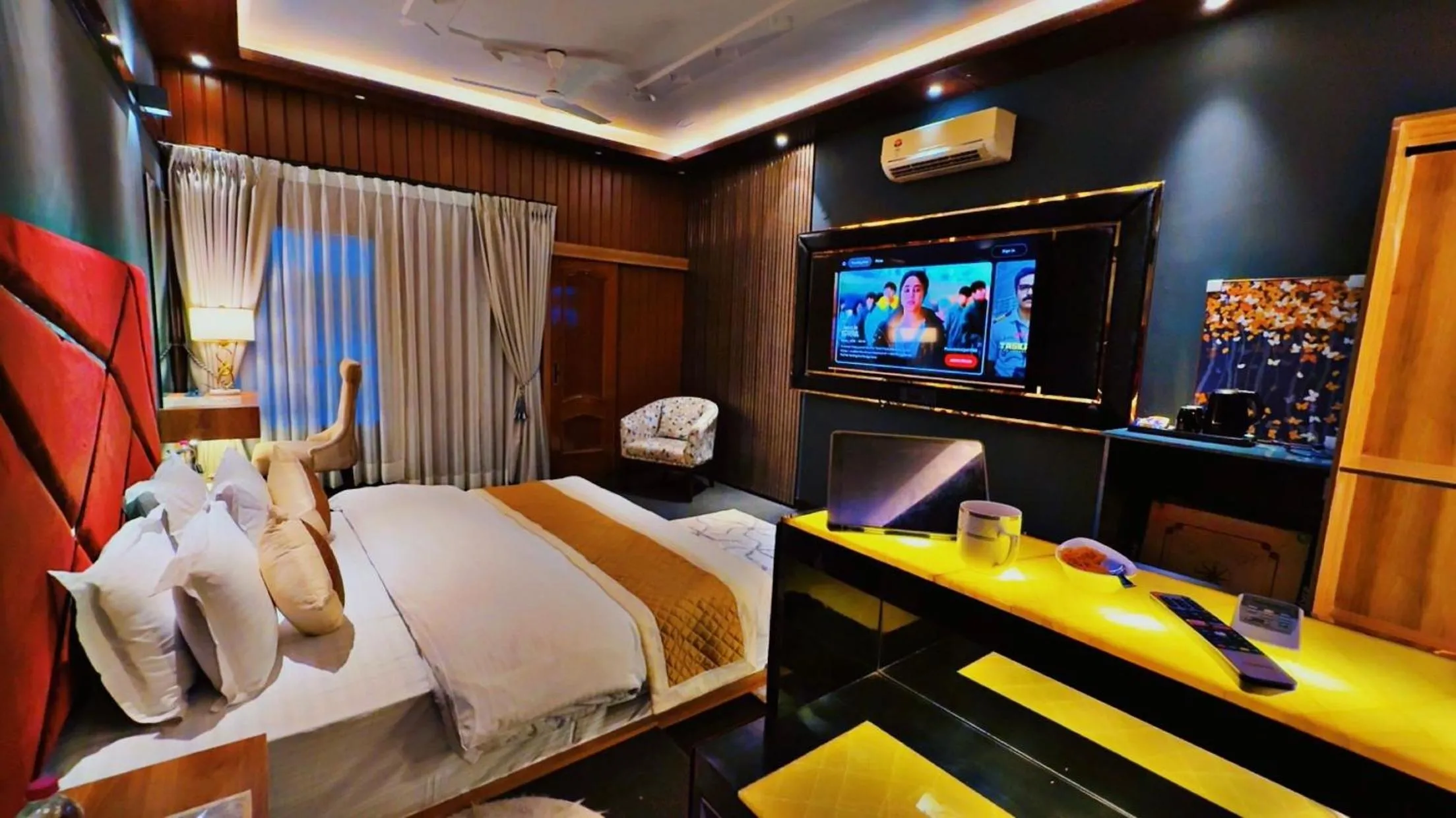 King Suite with Balcony in Victorian Elegance Luxury Stays