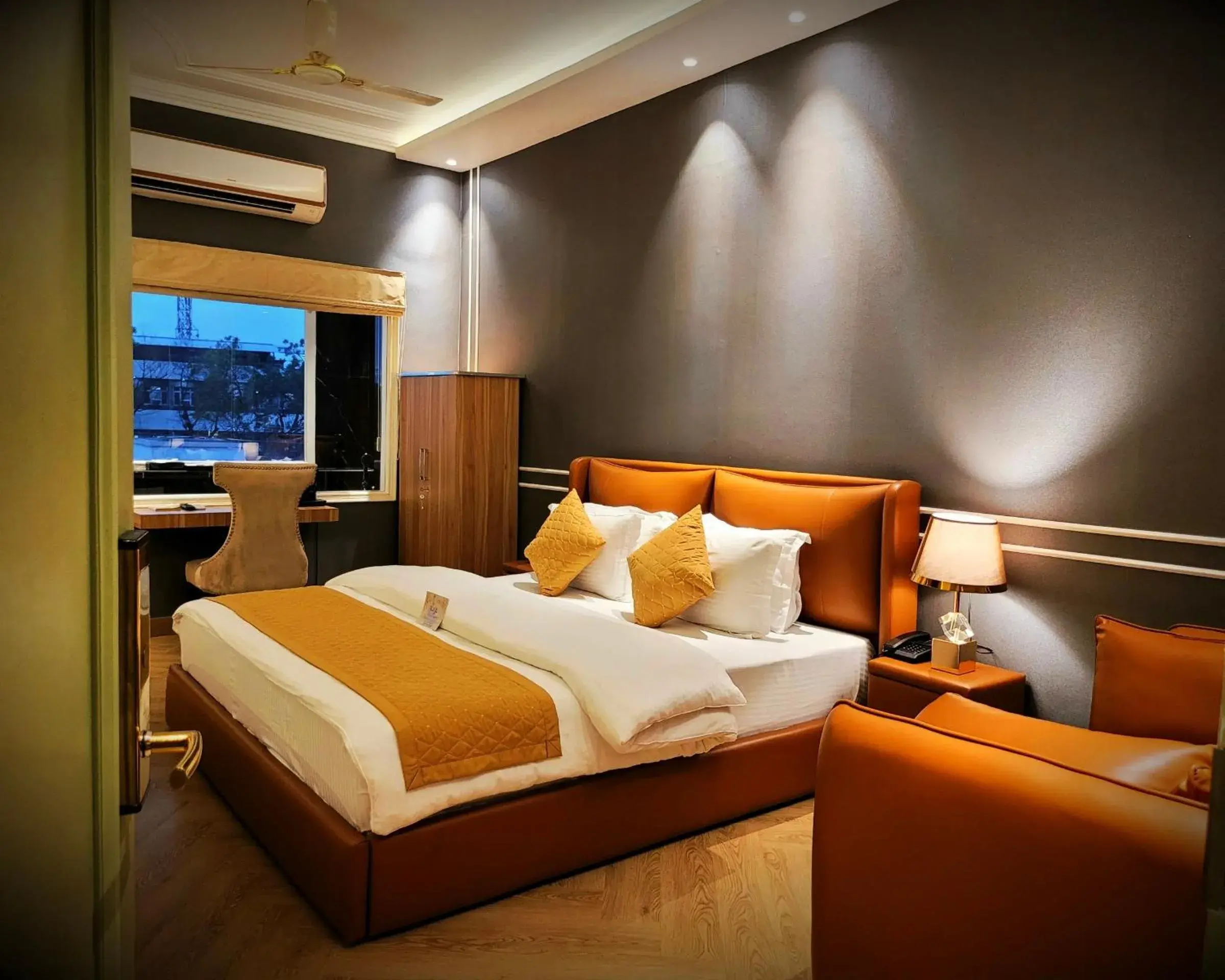 Deluxe Double Room with Shower in Victorian Elegance Luxury Stays Deluxe Double Room with Shower in Victorian Elegance Luxury Stays