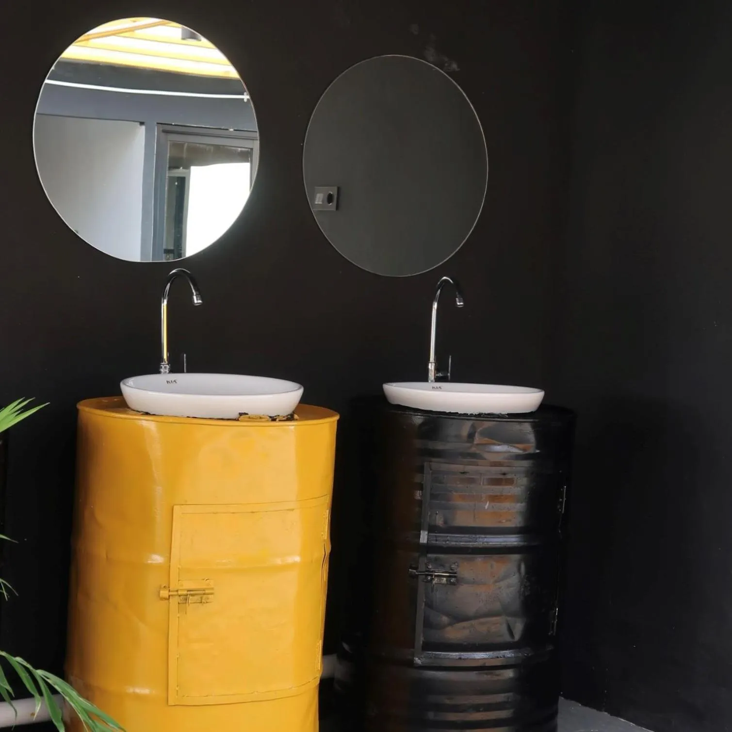 Restaurant/places to eat in Fhandika Boutique Inc.