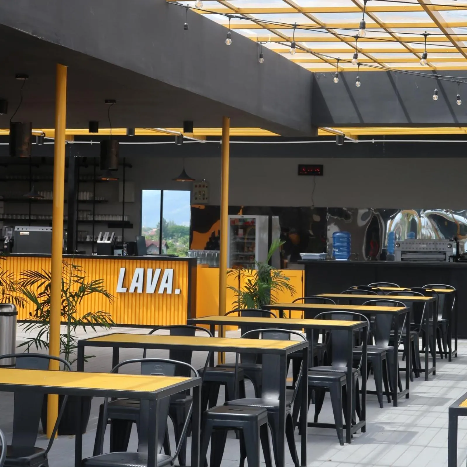 Restaurant/places to eat in Fhandika Boutique Inc.