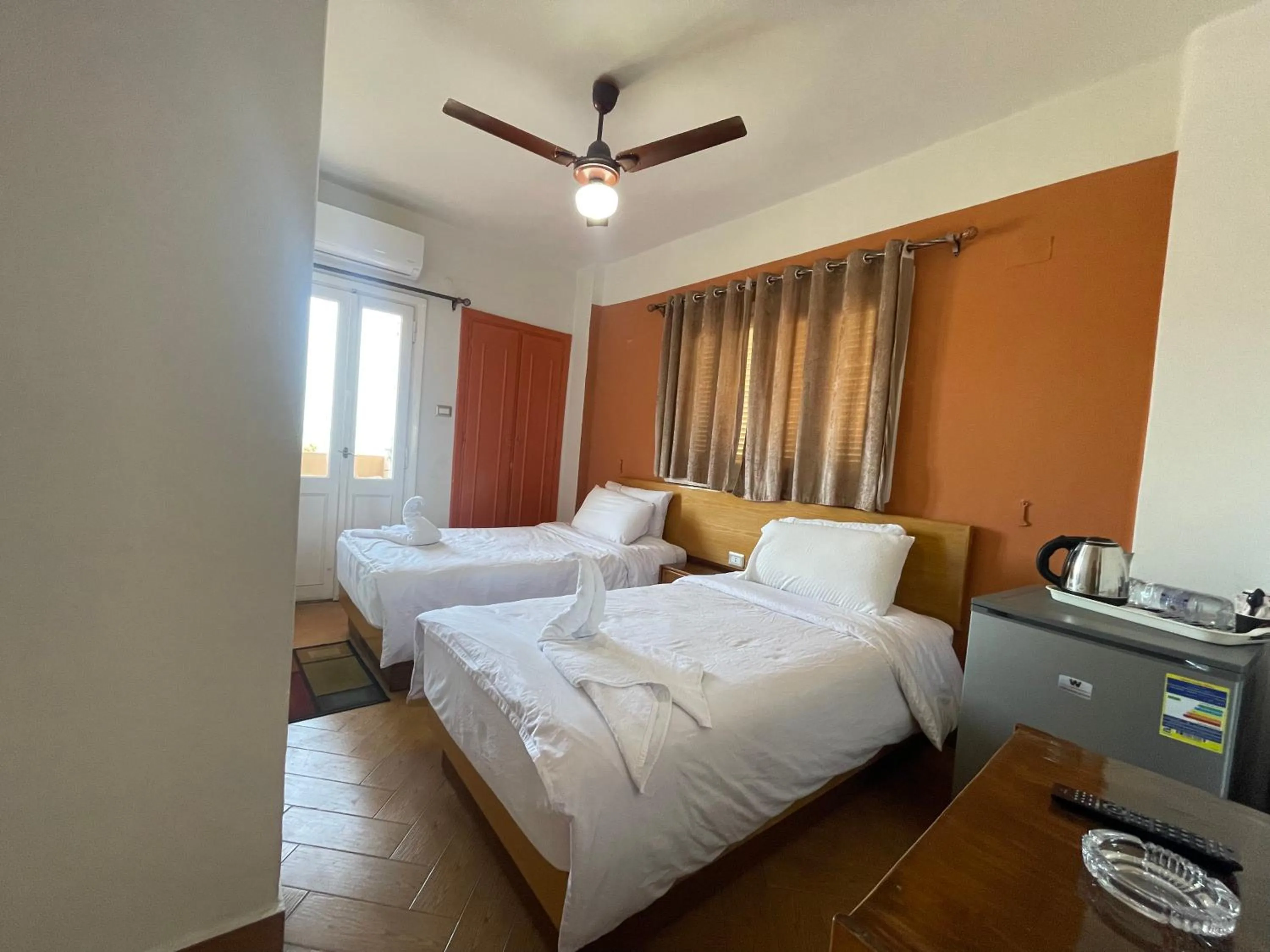 Coffee/tea facilities, Bed in Adriatica Hotel Marsa Matrouh