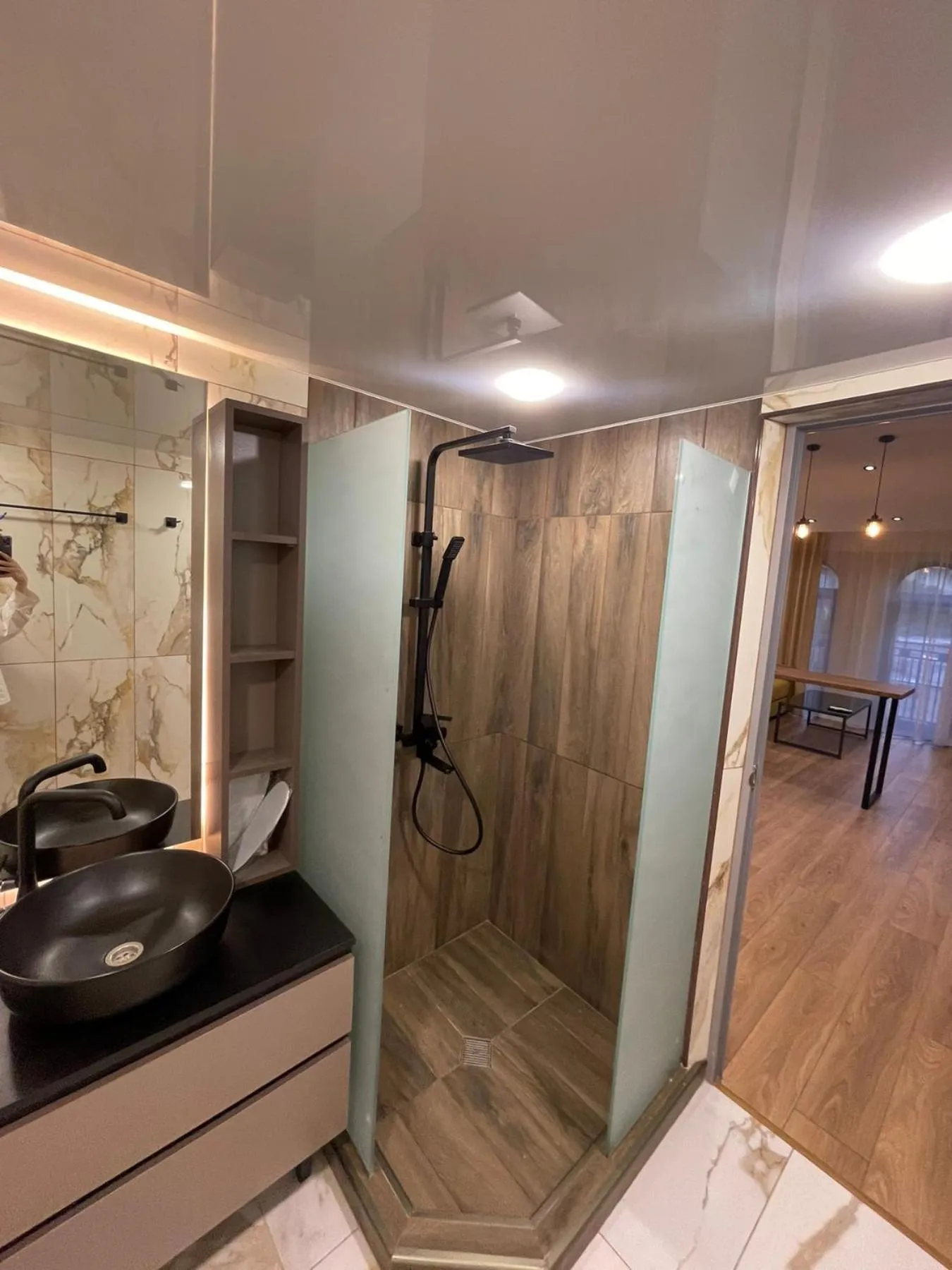 Shower in Yerevan, apartment in Aygestan