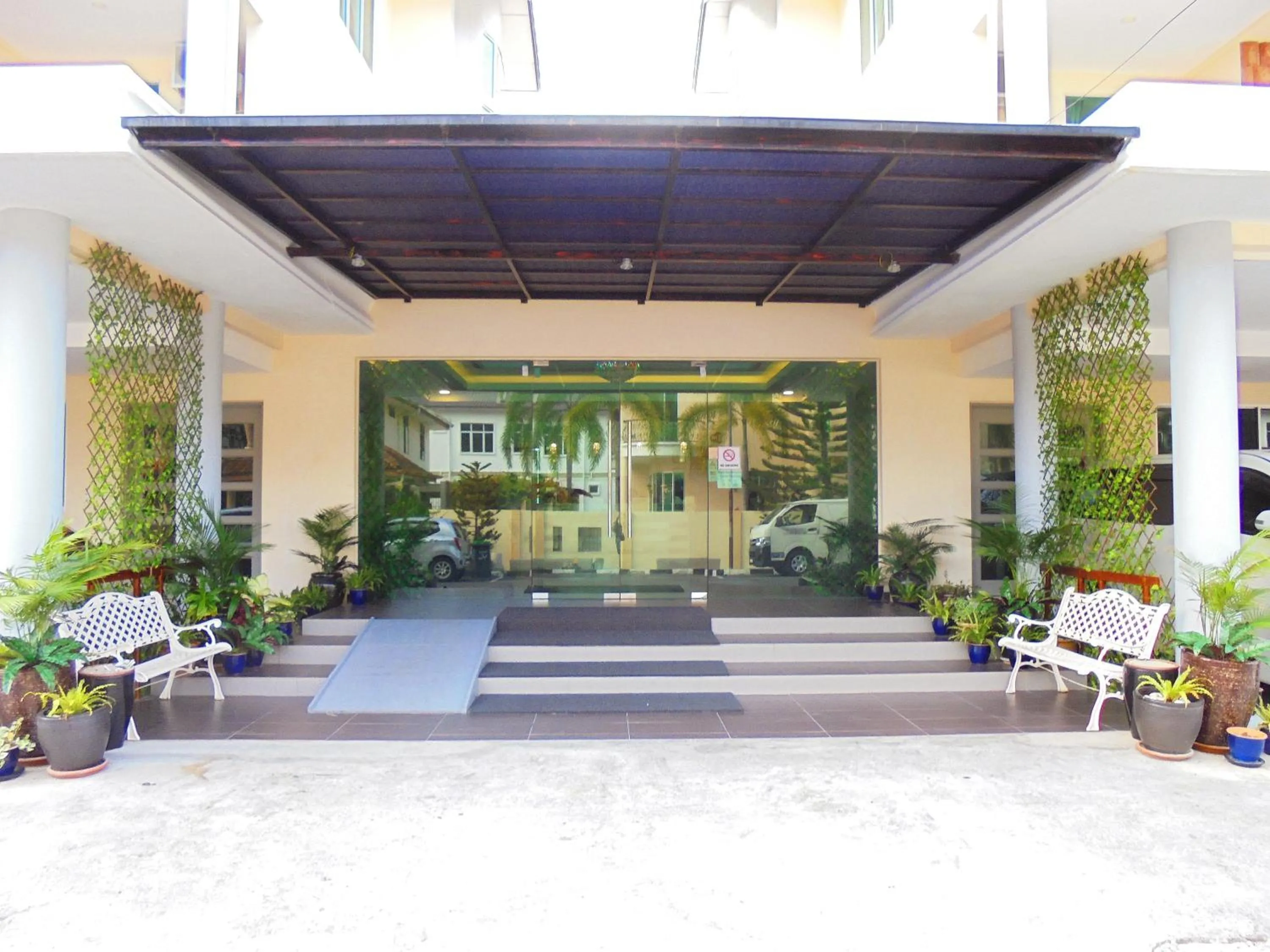 Facade/entrance in D'View Hotel