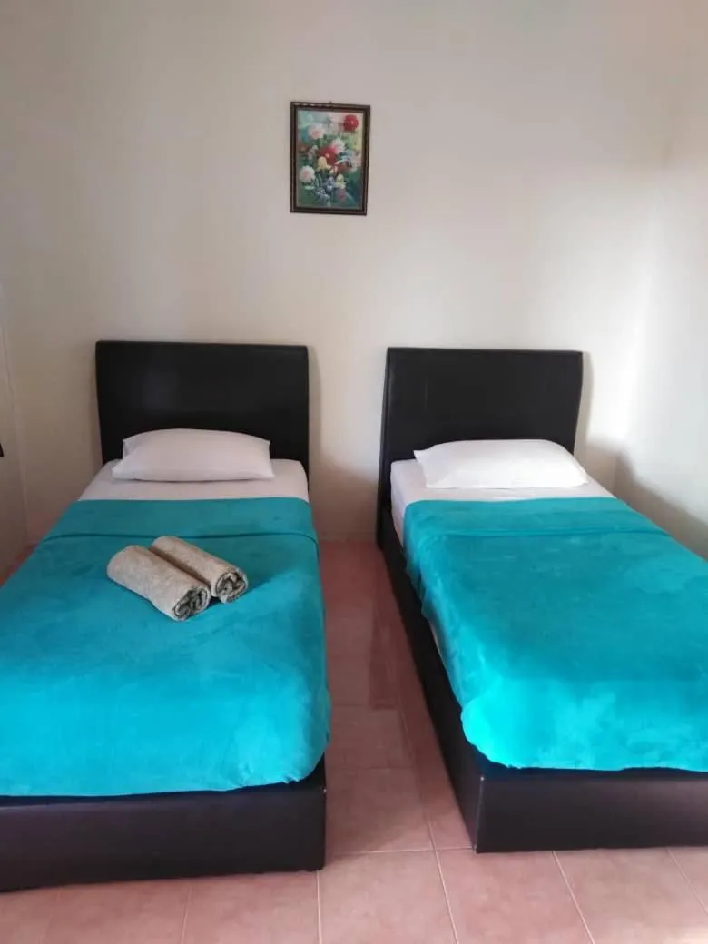 Twin Room in Tokman Inn