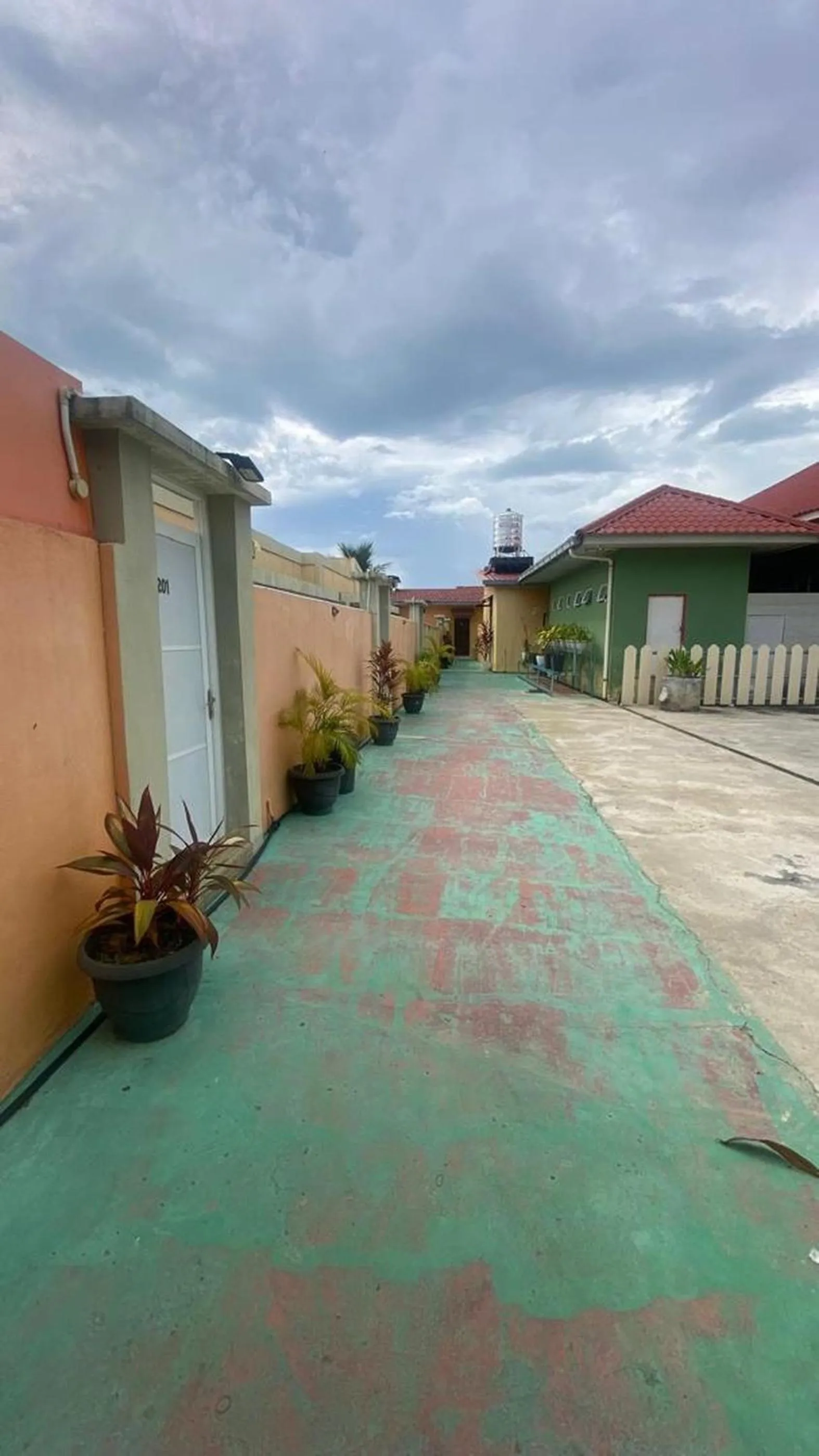 Property building in Capital O 91246 Tokman Inn