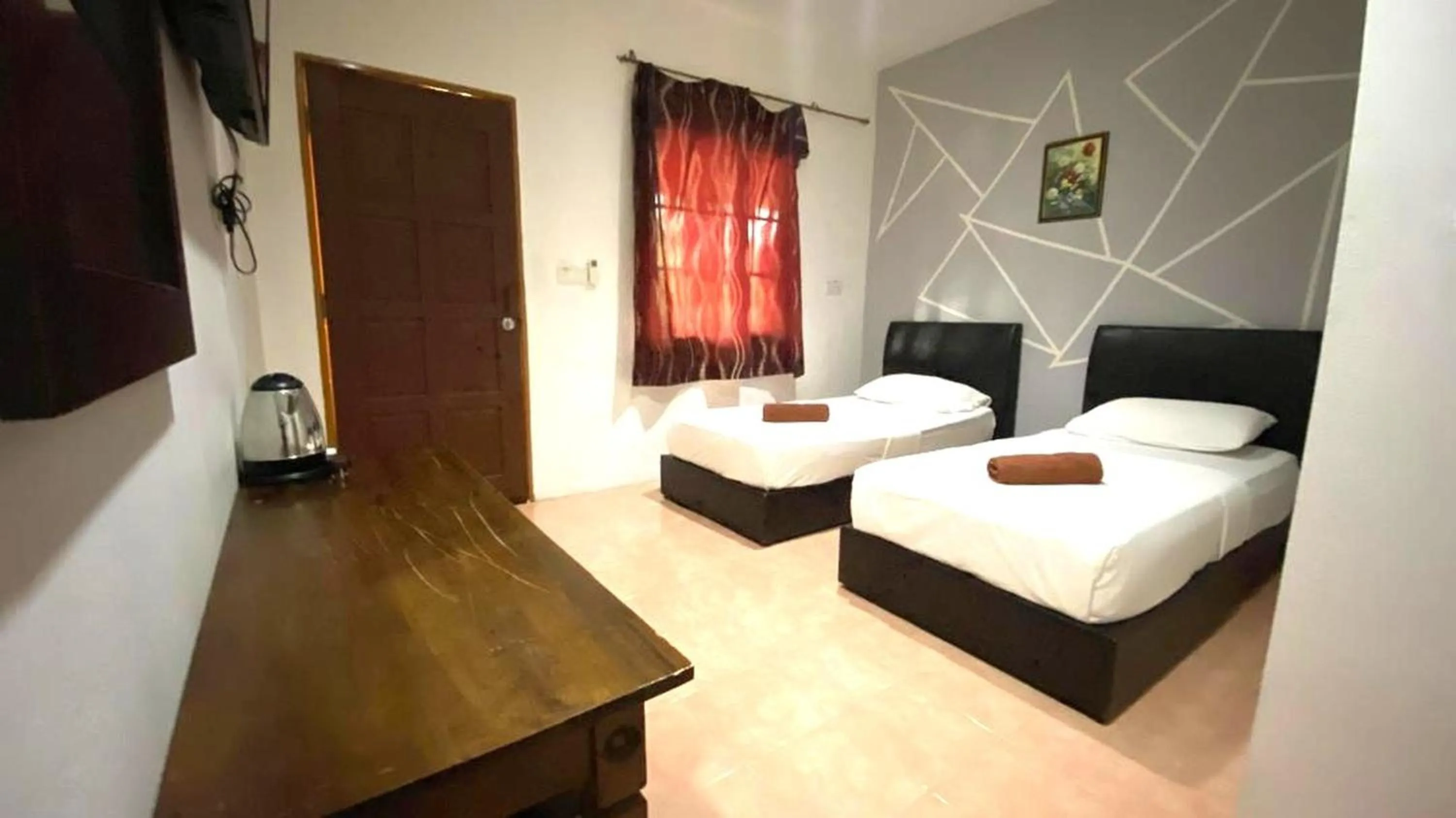 Bedroom, Bed in Capital O 91246 Tokman Inn