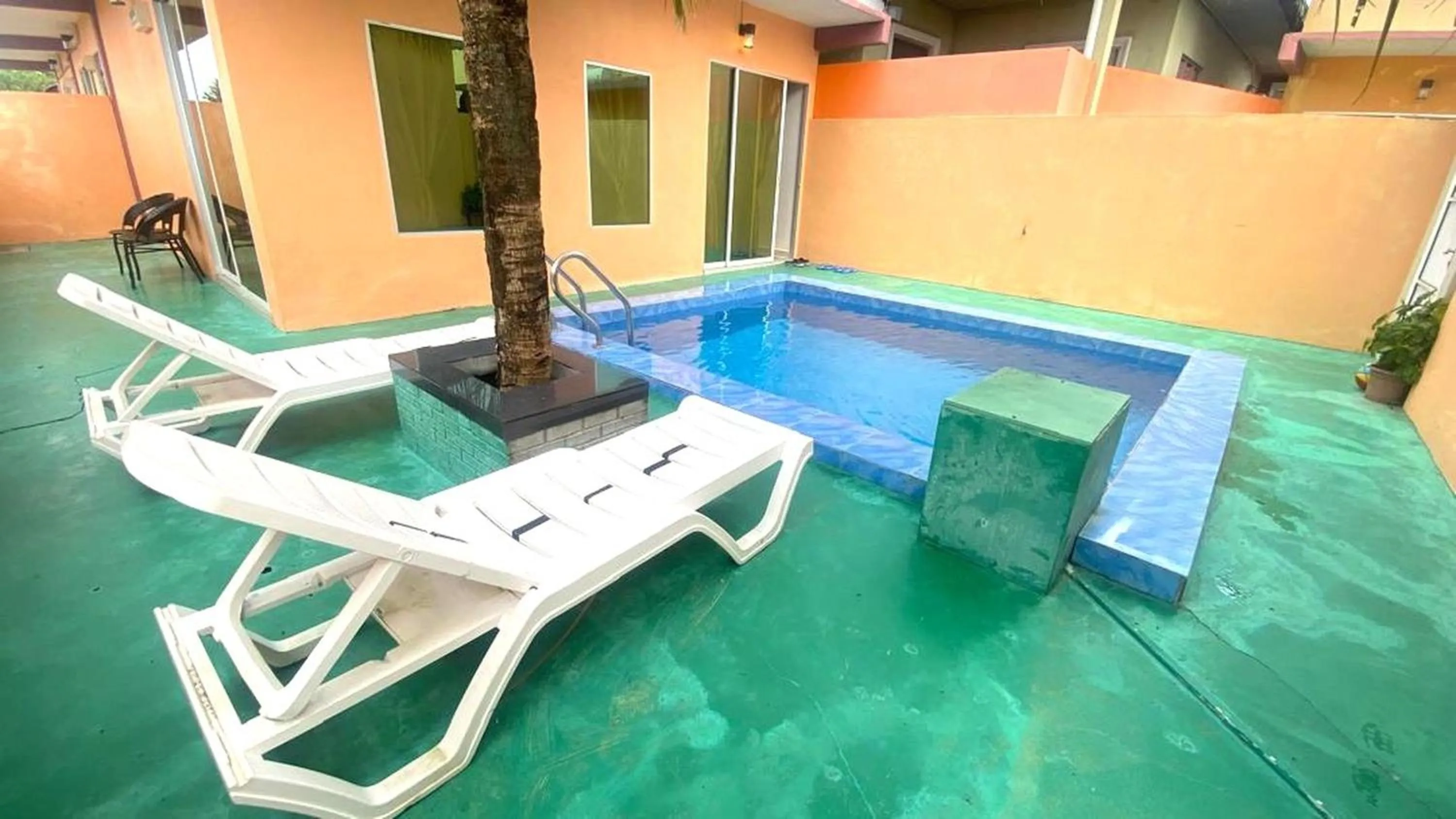 Swimming pool in Capital O 91246 Tokman Inn