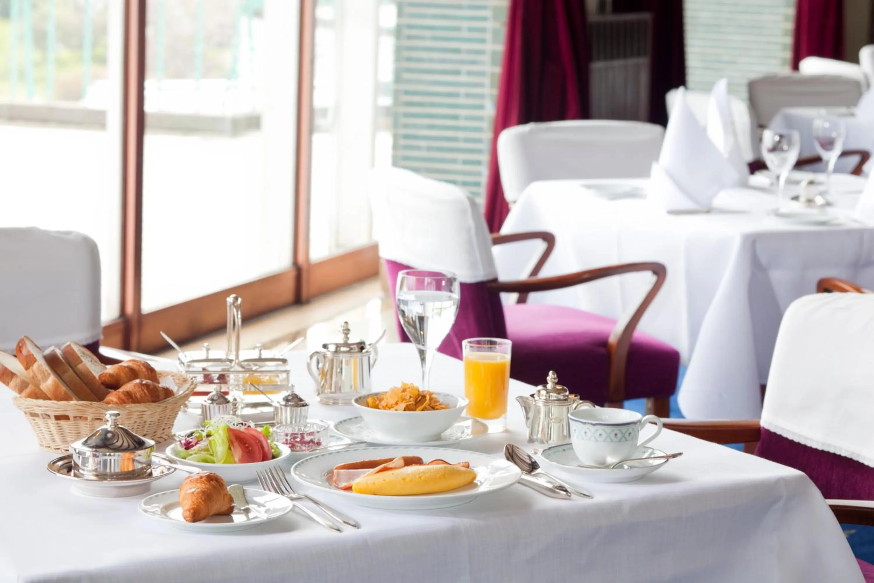 Restaurant/places to eat in Kawana Hotel