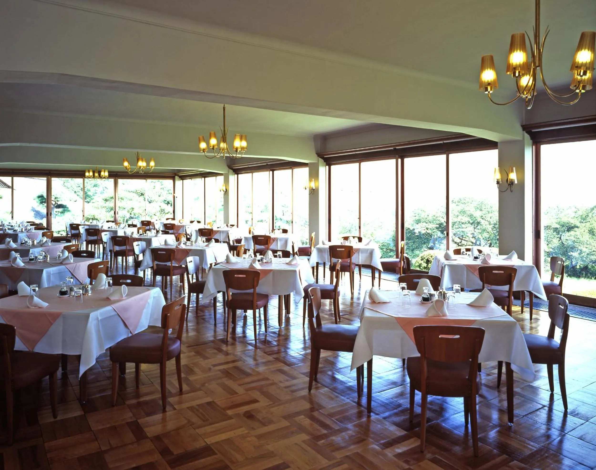 Restaurant/places to eat in Kawana Hotel
