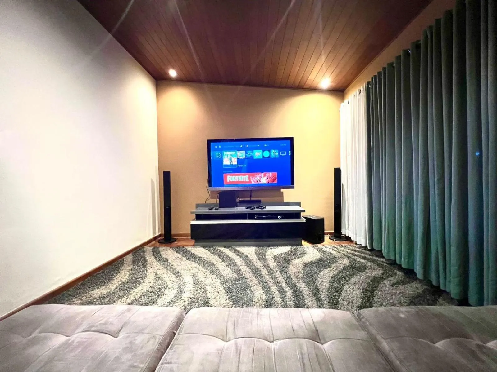 Communal lounge/ TV room, Bed in Recanto Ninho Verde Village