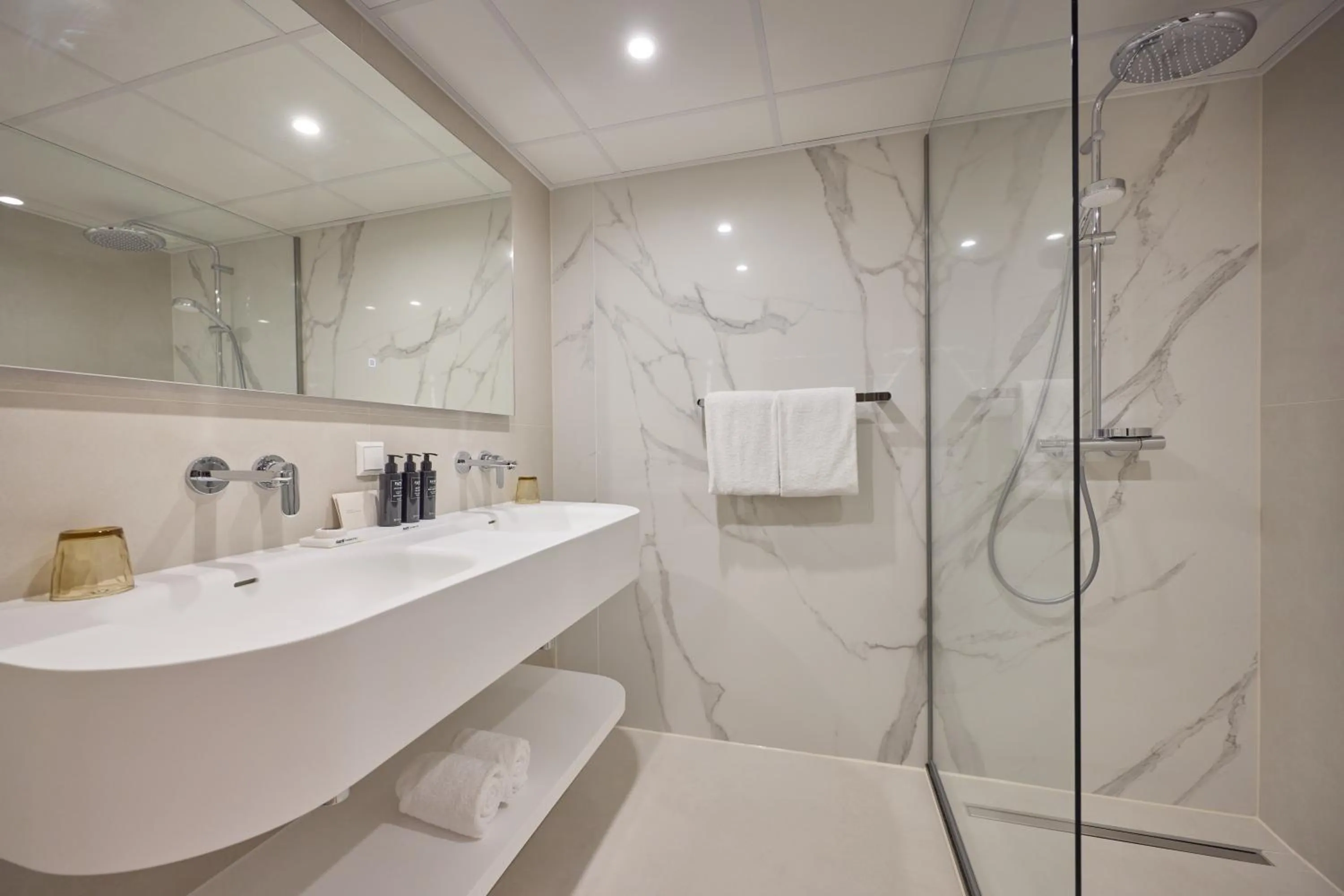 Bathroom in WestCord Art Hotel Amsterdam 4 stars