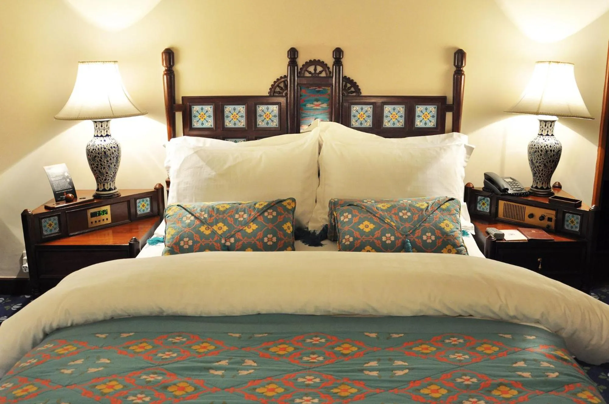 Bed in Faisalabad Serena Hotel