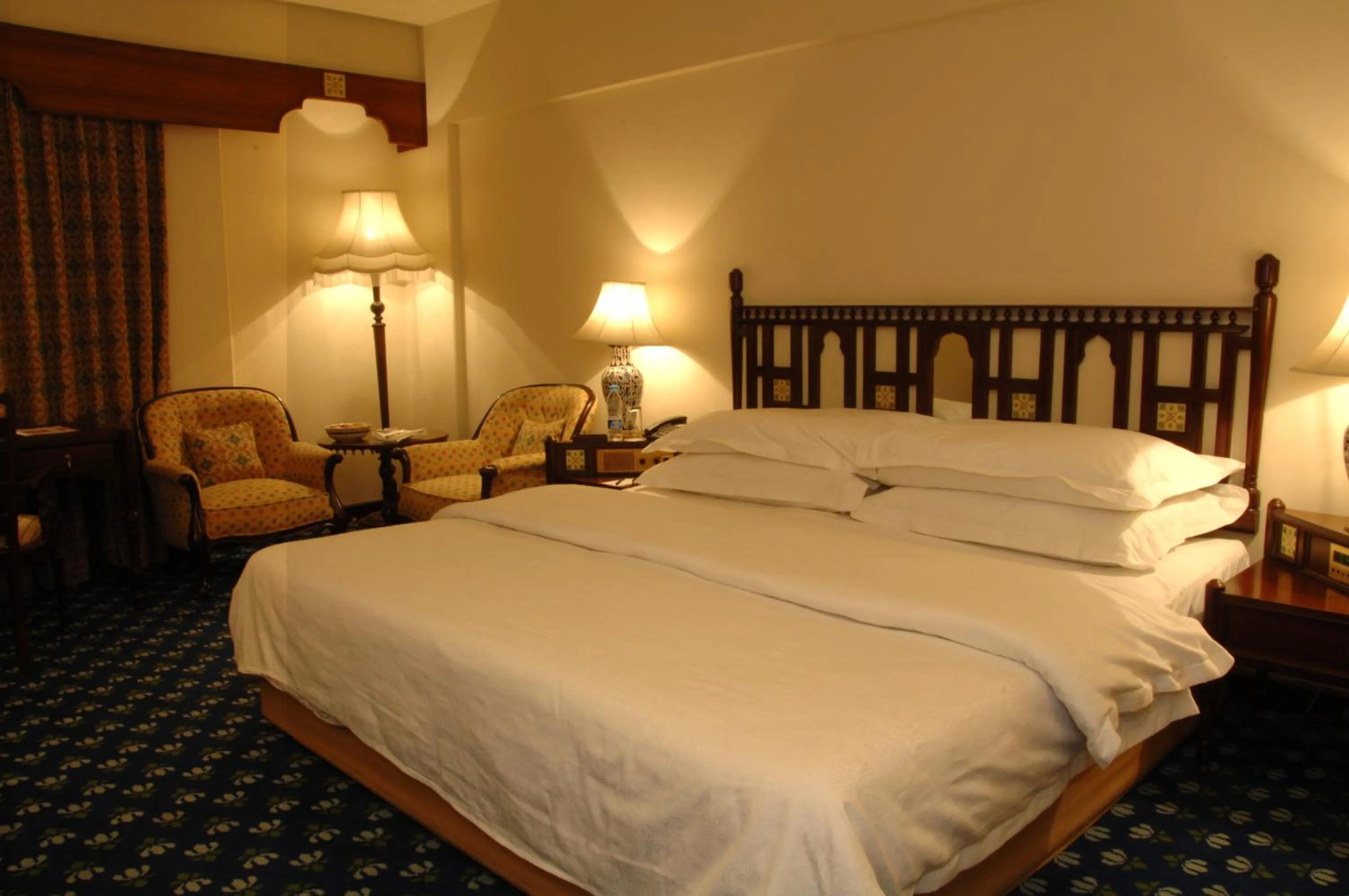 Bed in Faisalabad Serena Hotel