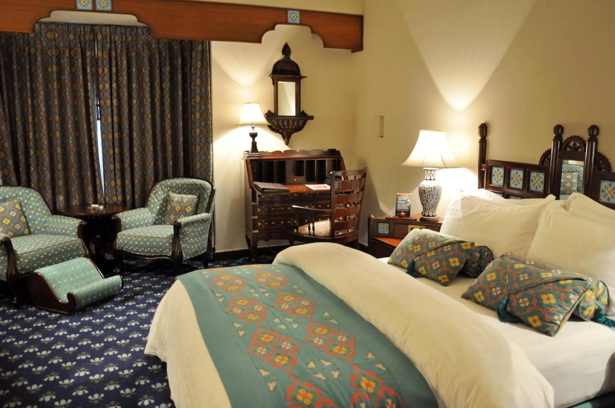 Bed in Faisalabad Serena Hotel