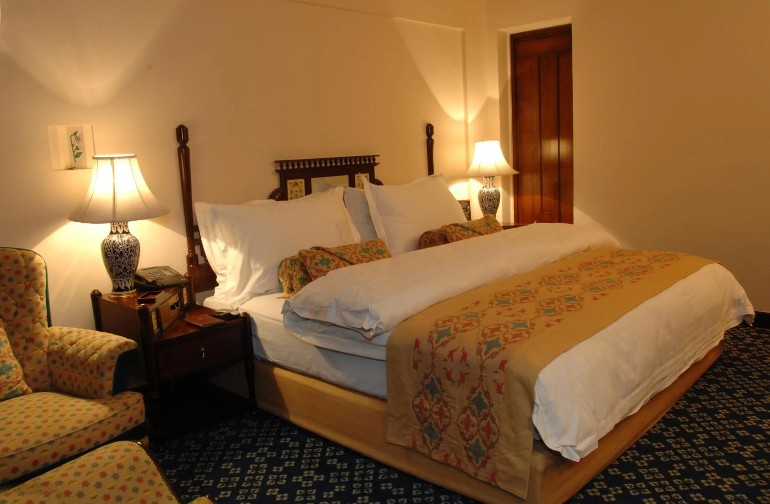 Bed in Faisalabad Serena Hotel