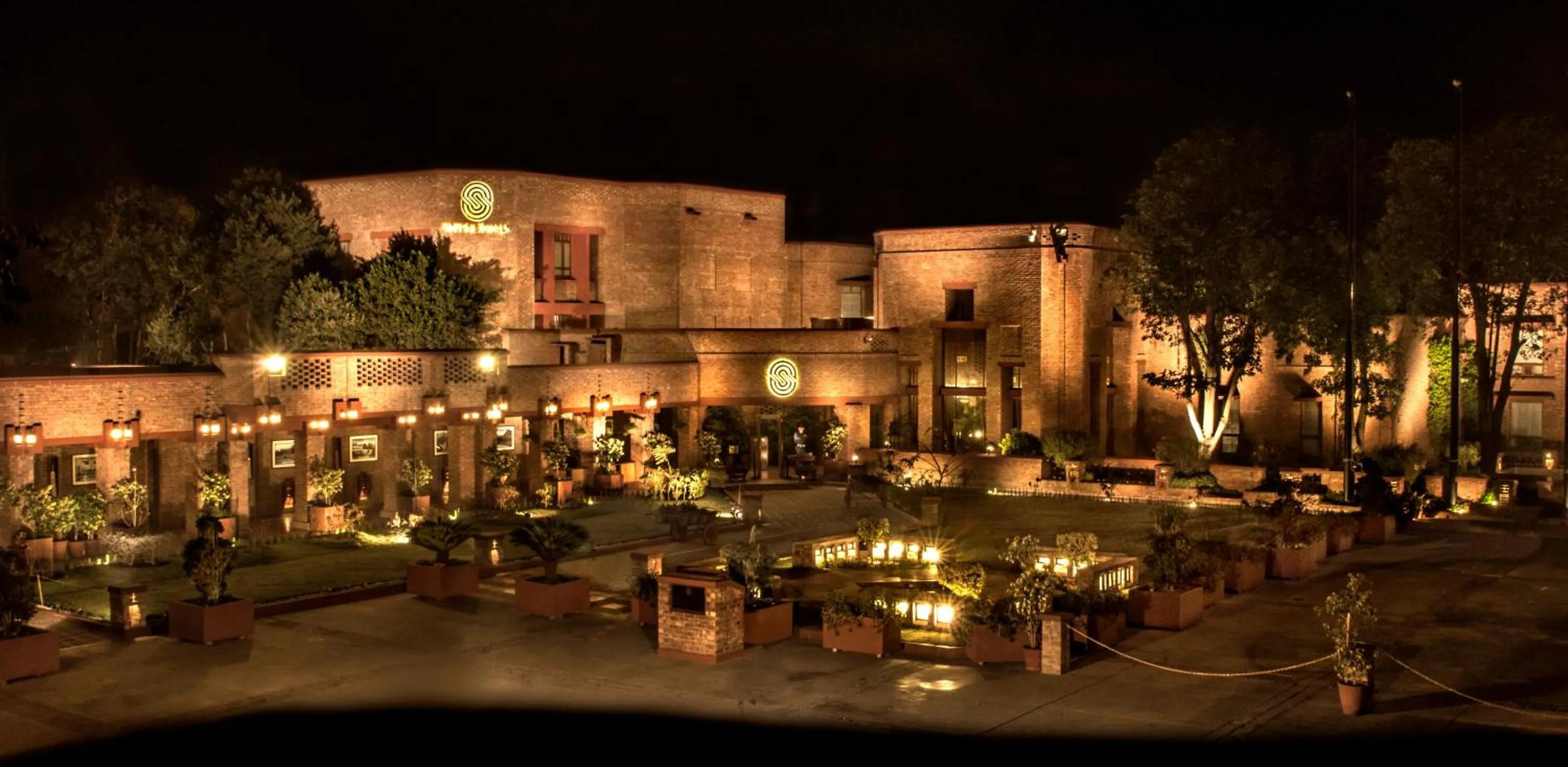 Facade/entrance in Faisalabad Serena Hotel