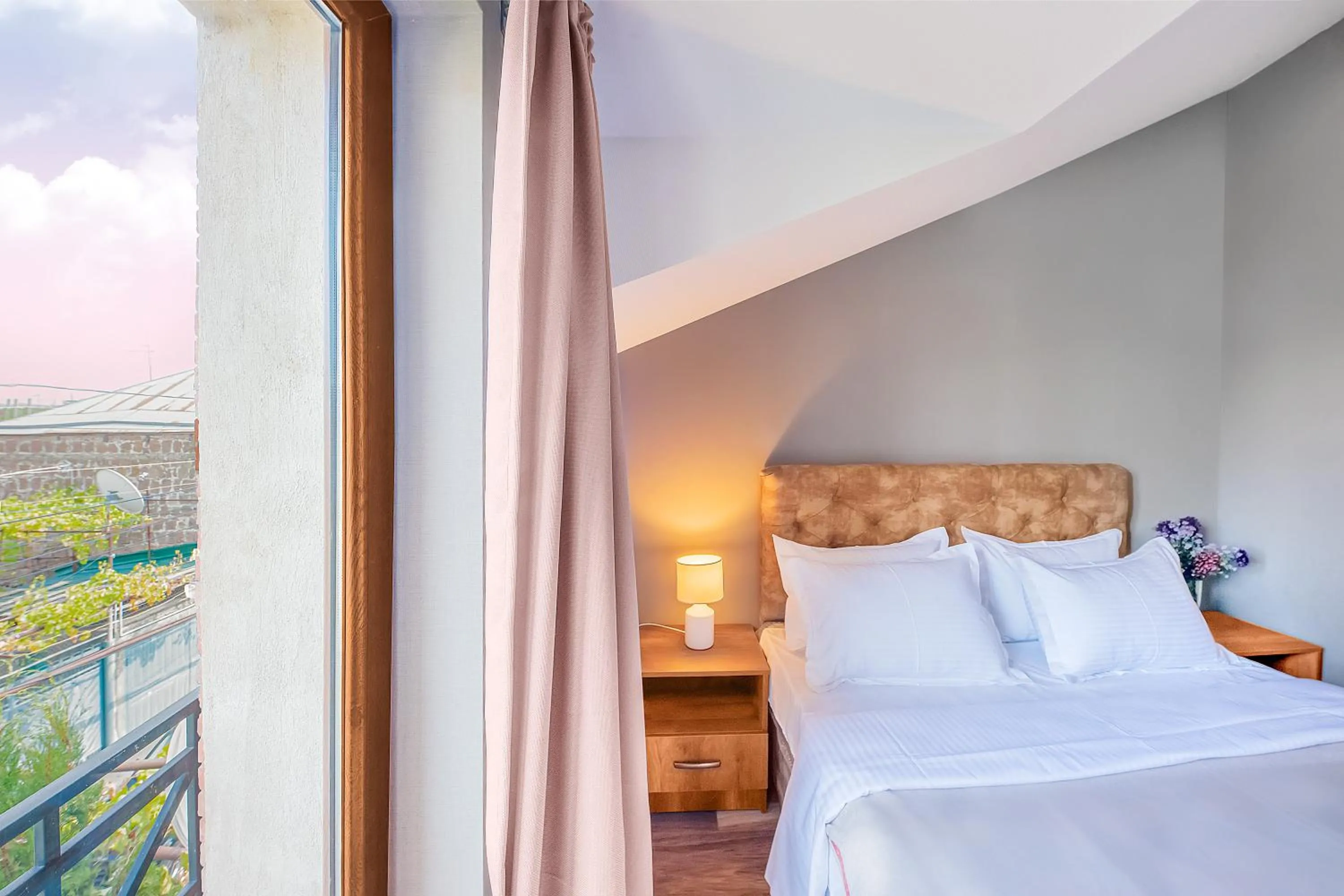 Bedroom, Bed in Dzvel Ubanshi