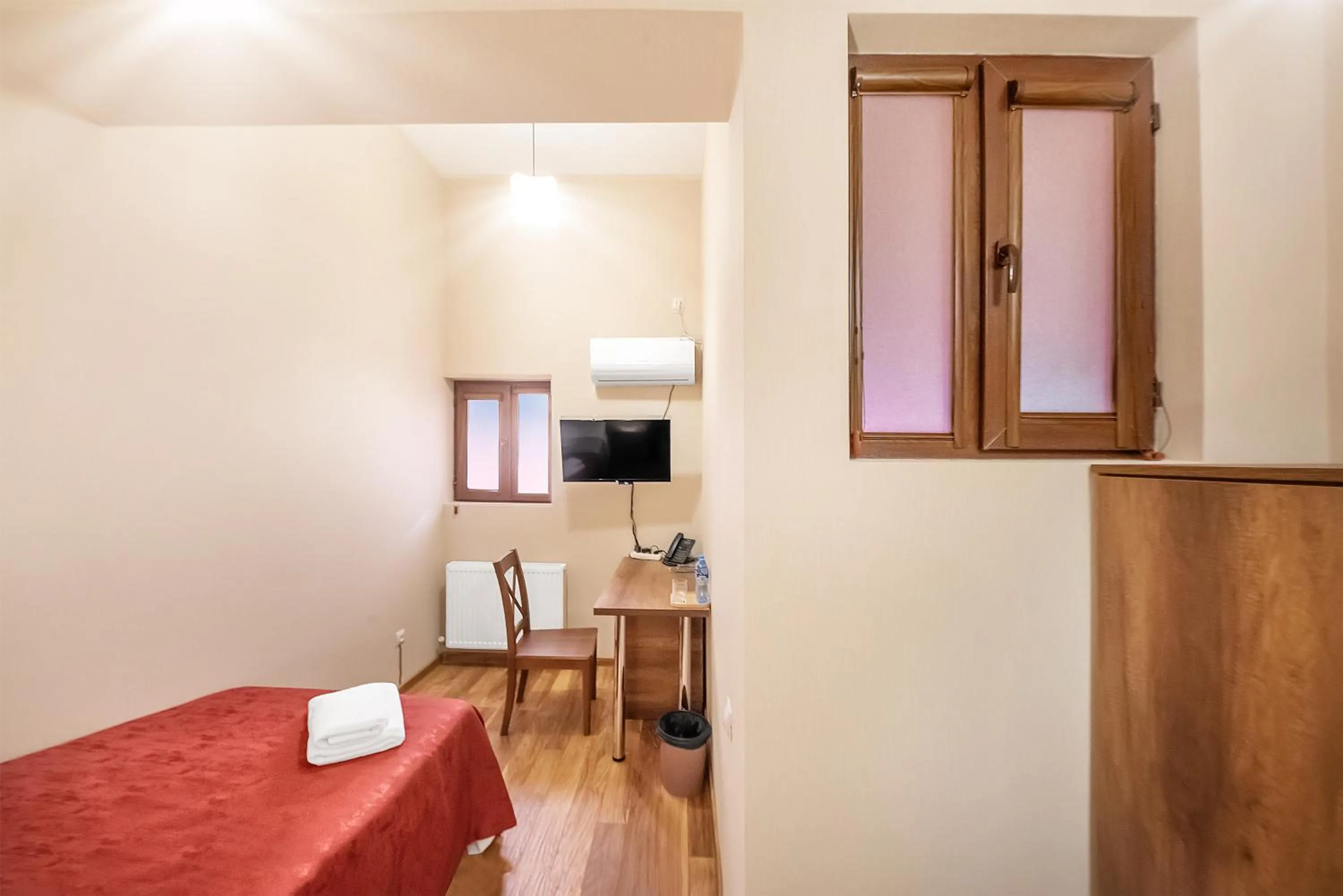 Other, Bed in Dzvel Ubanshi