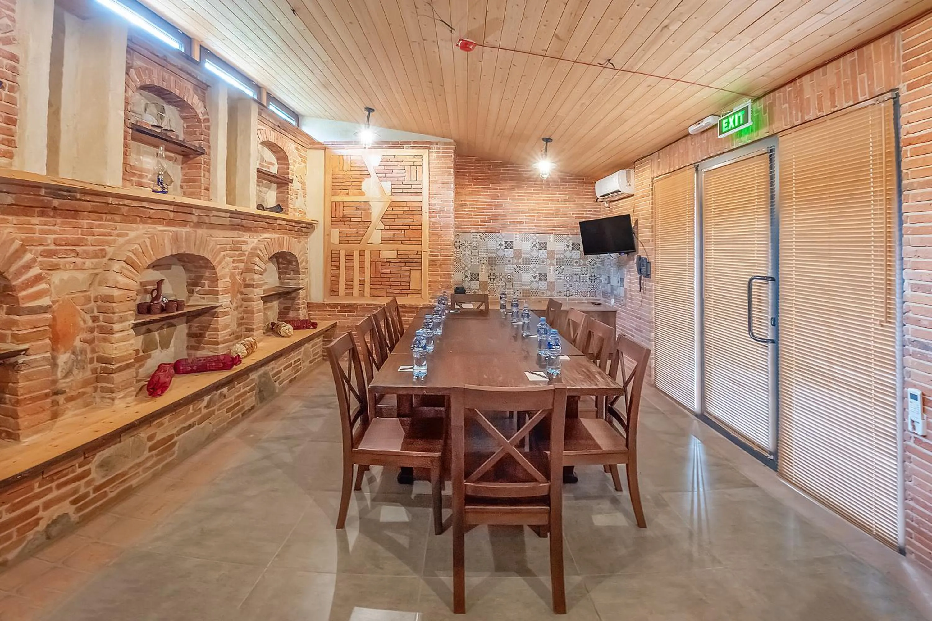 Business facilities in Dzvel Ubanshi