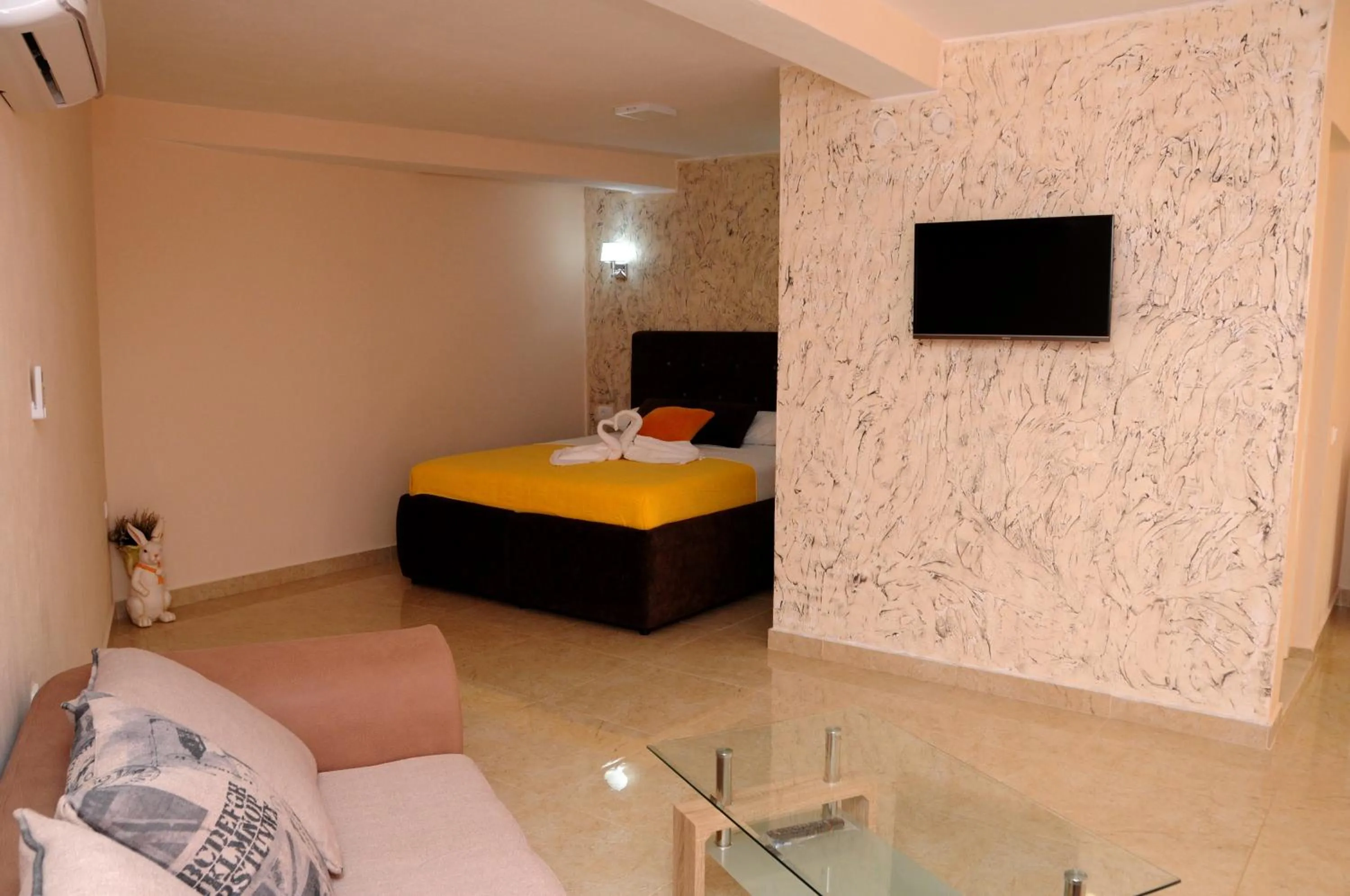 Bed in Mala Plaza