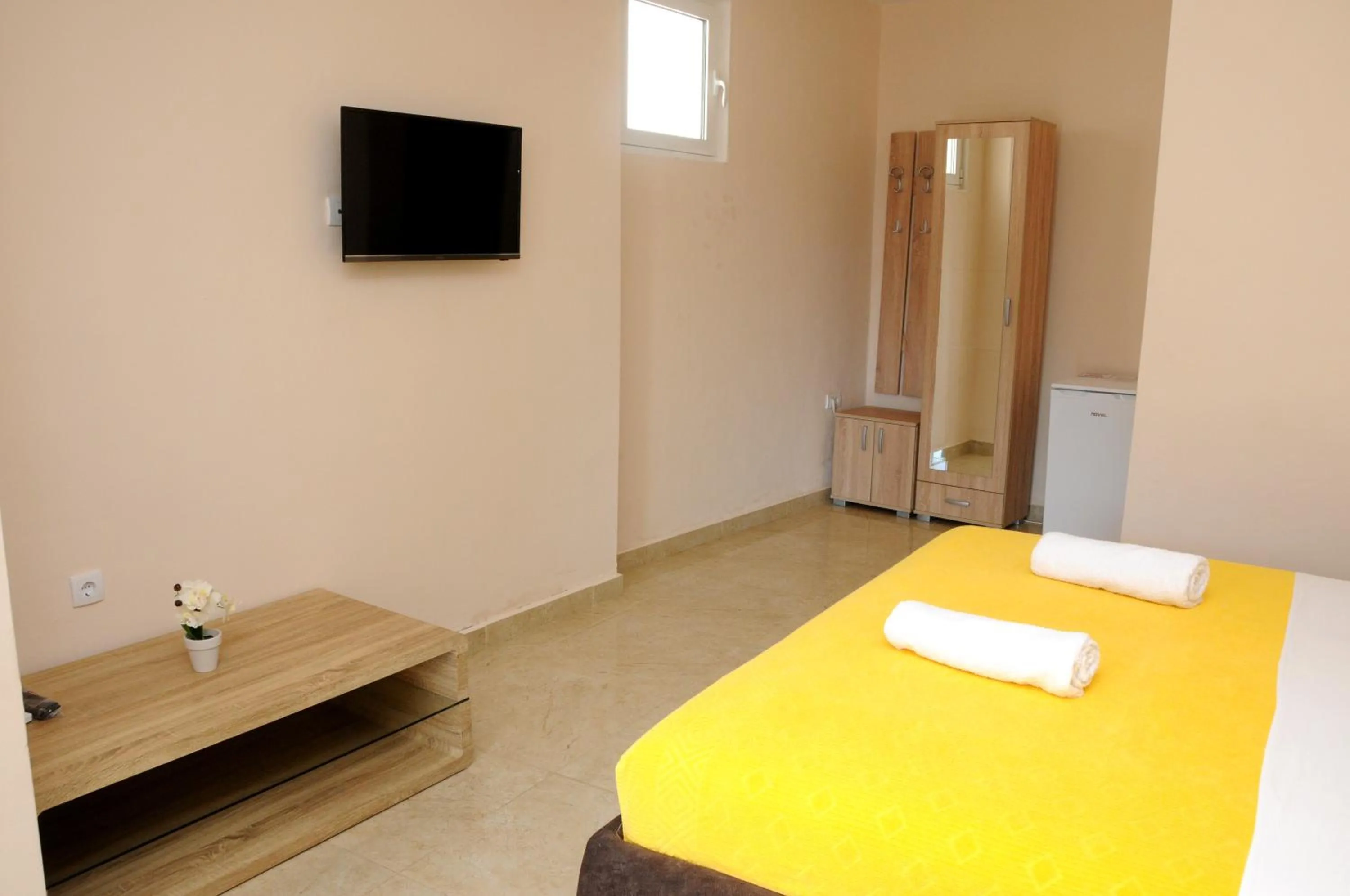 Bed in Mala Plaza