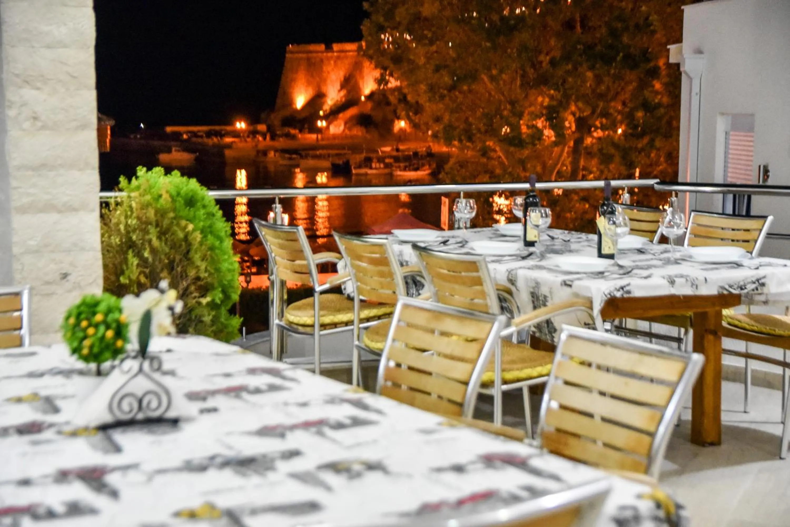 Restaurant/places to eat in Mala Plaza