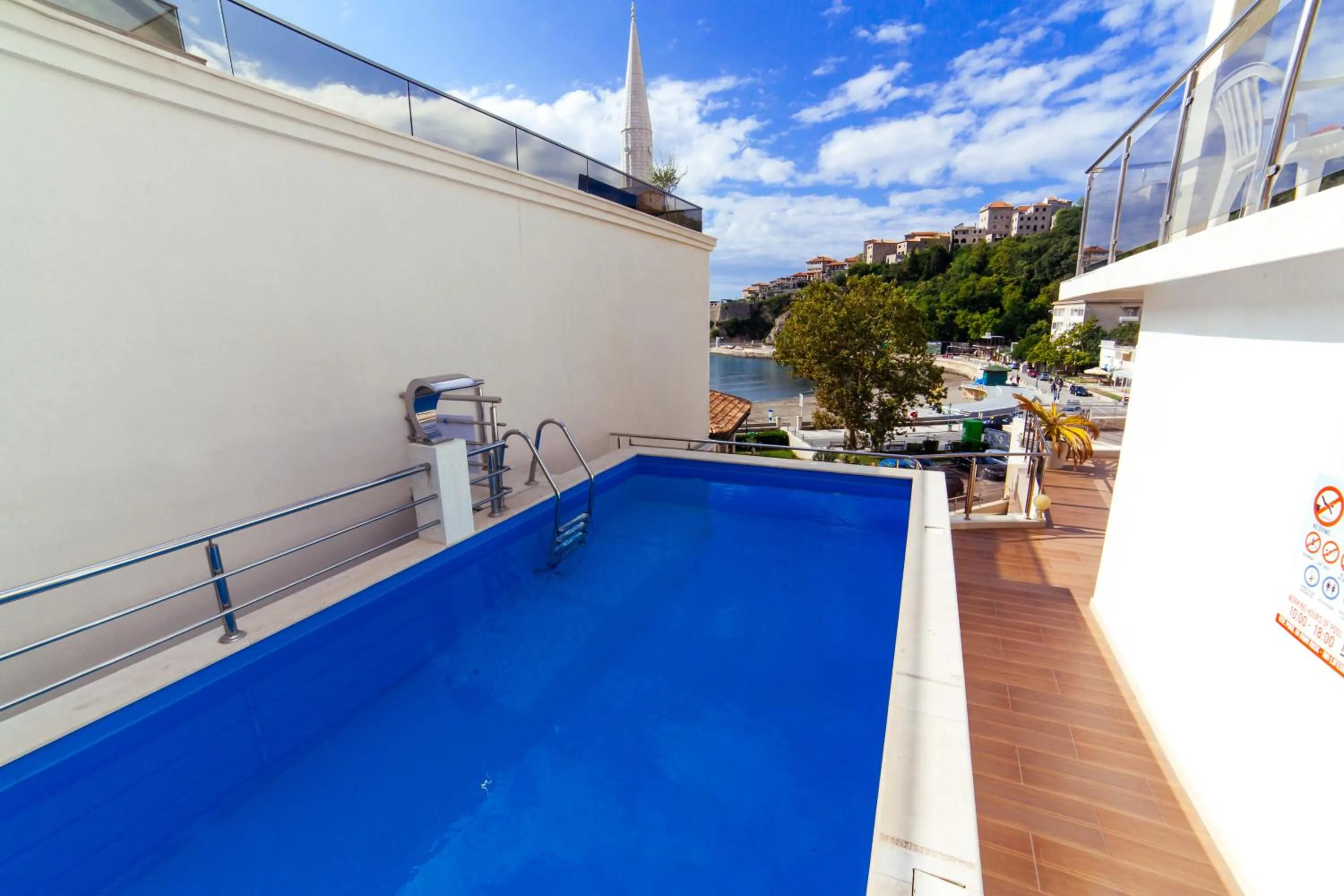 Swimming pool in Mala Plaza