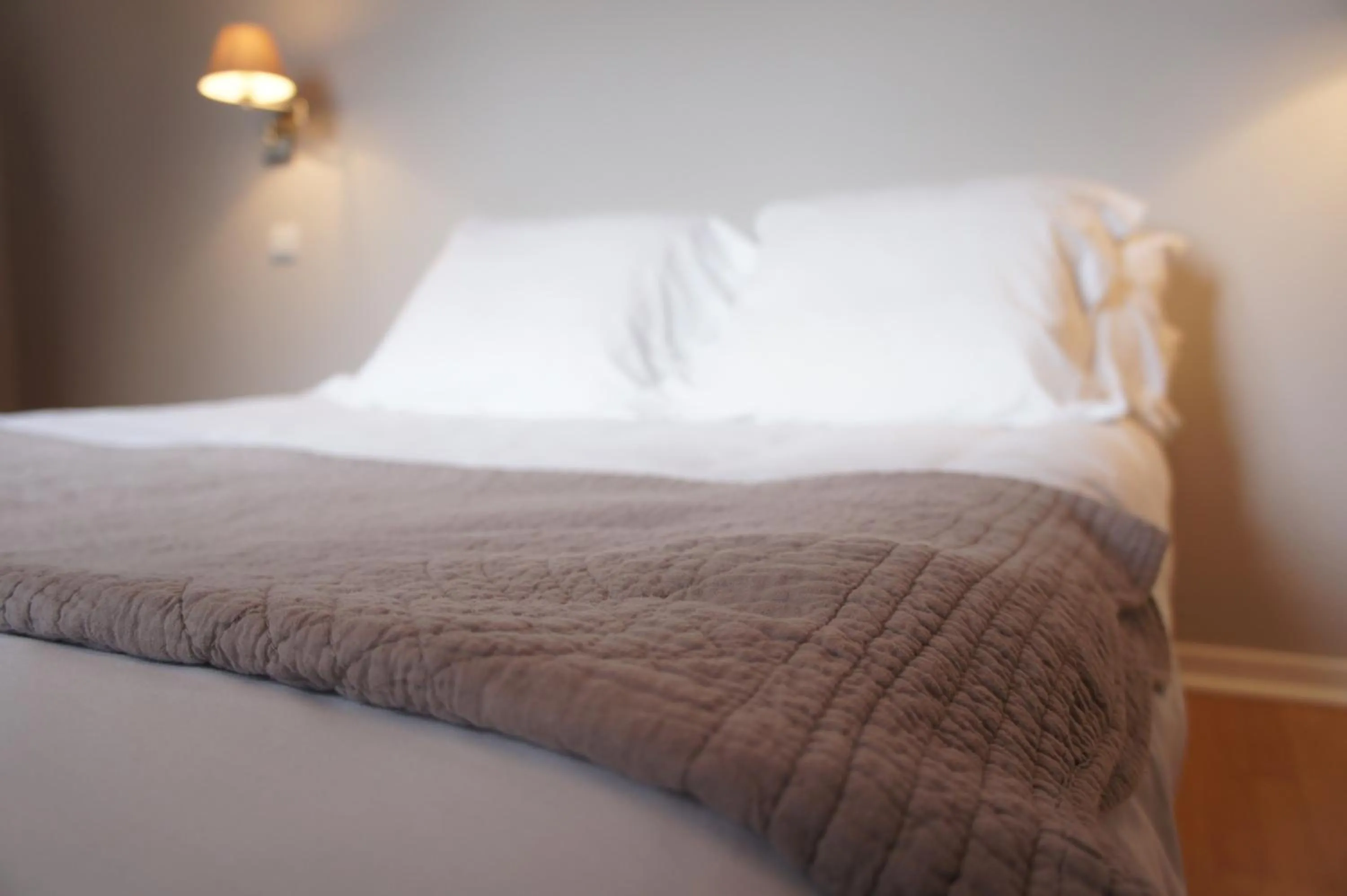 Bed in HOTEL DE FRANCE - Hôtel de charme en Provence