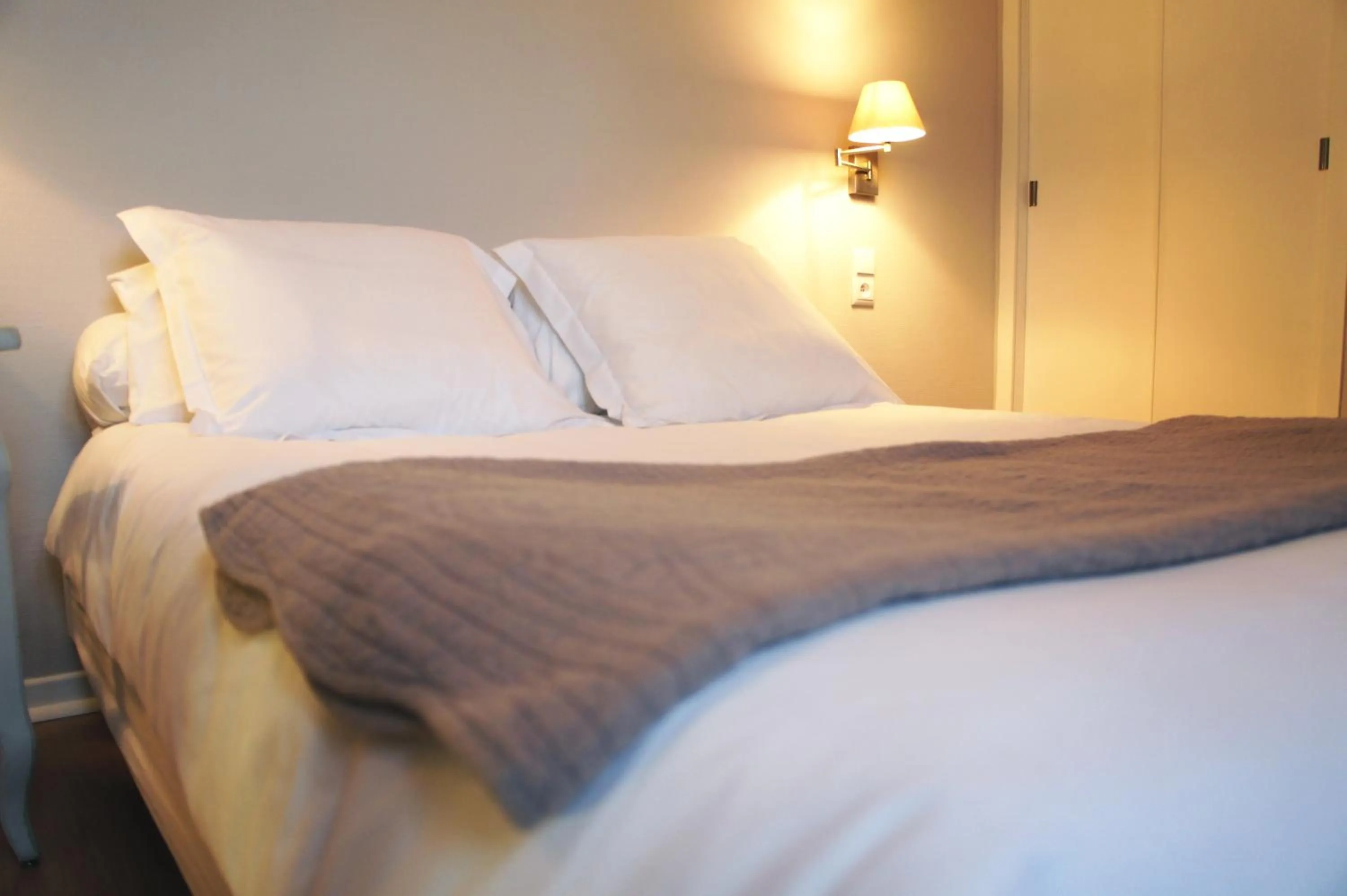 Bed in HOTEL DE FRANCE - Hôtel de charme en Provence