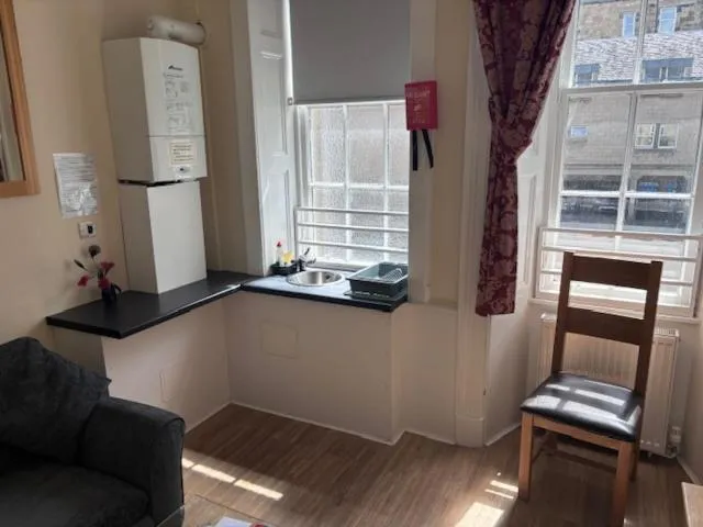 Kitchen or kitchenette in Edinburgh City Suites