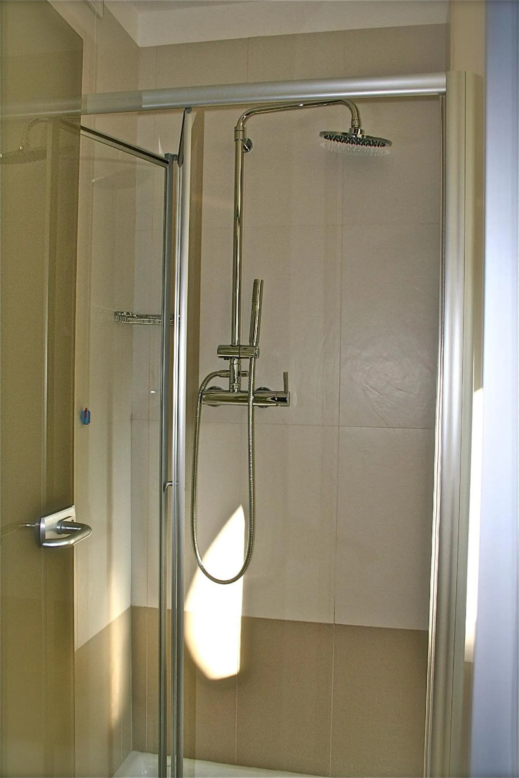 Shower in Hotel Baia Marina