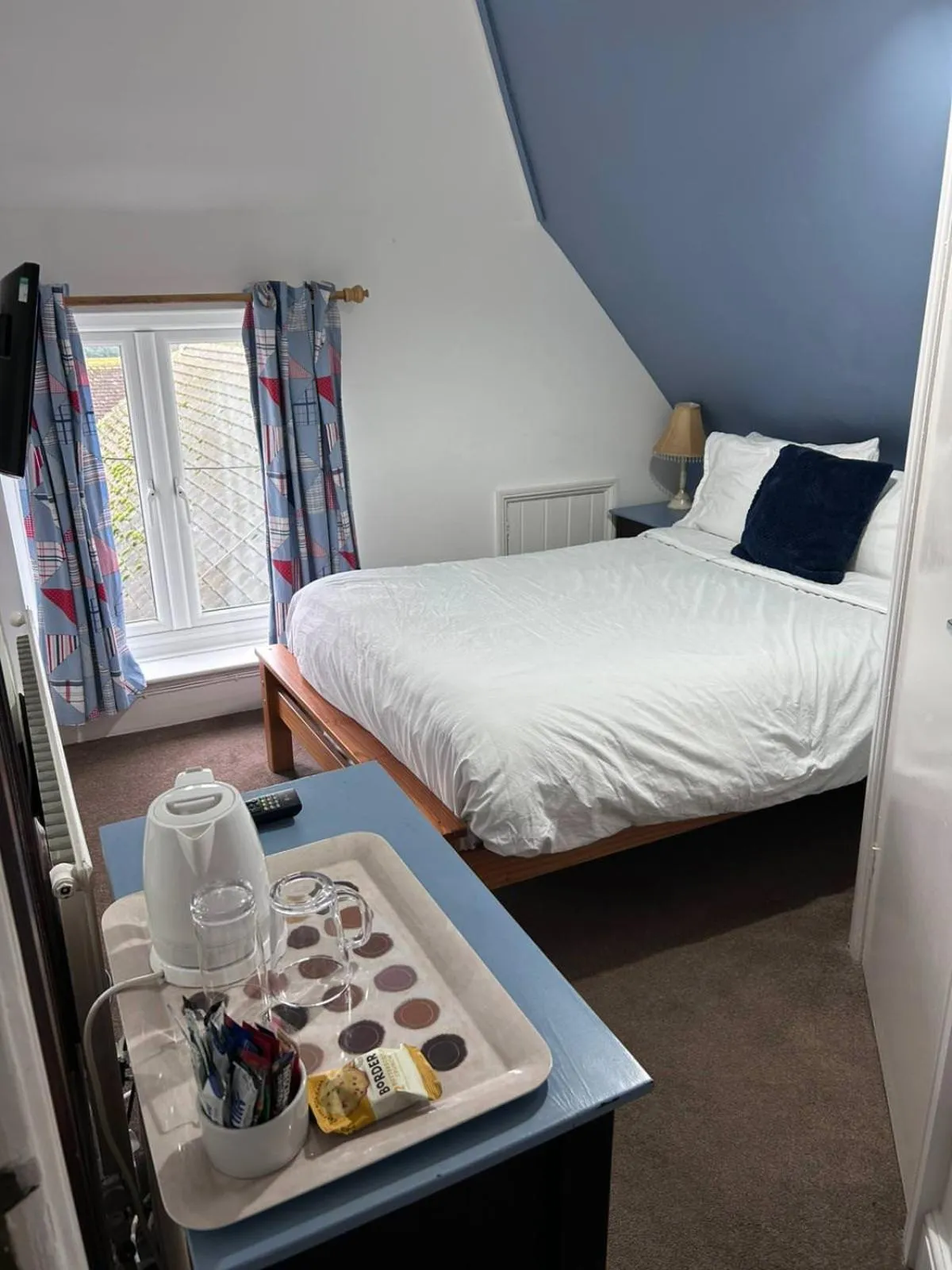 Bedroom, Bed in Captain Howey Hotel