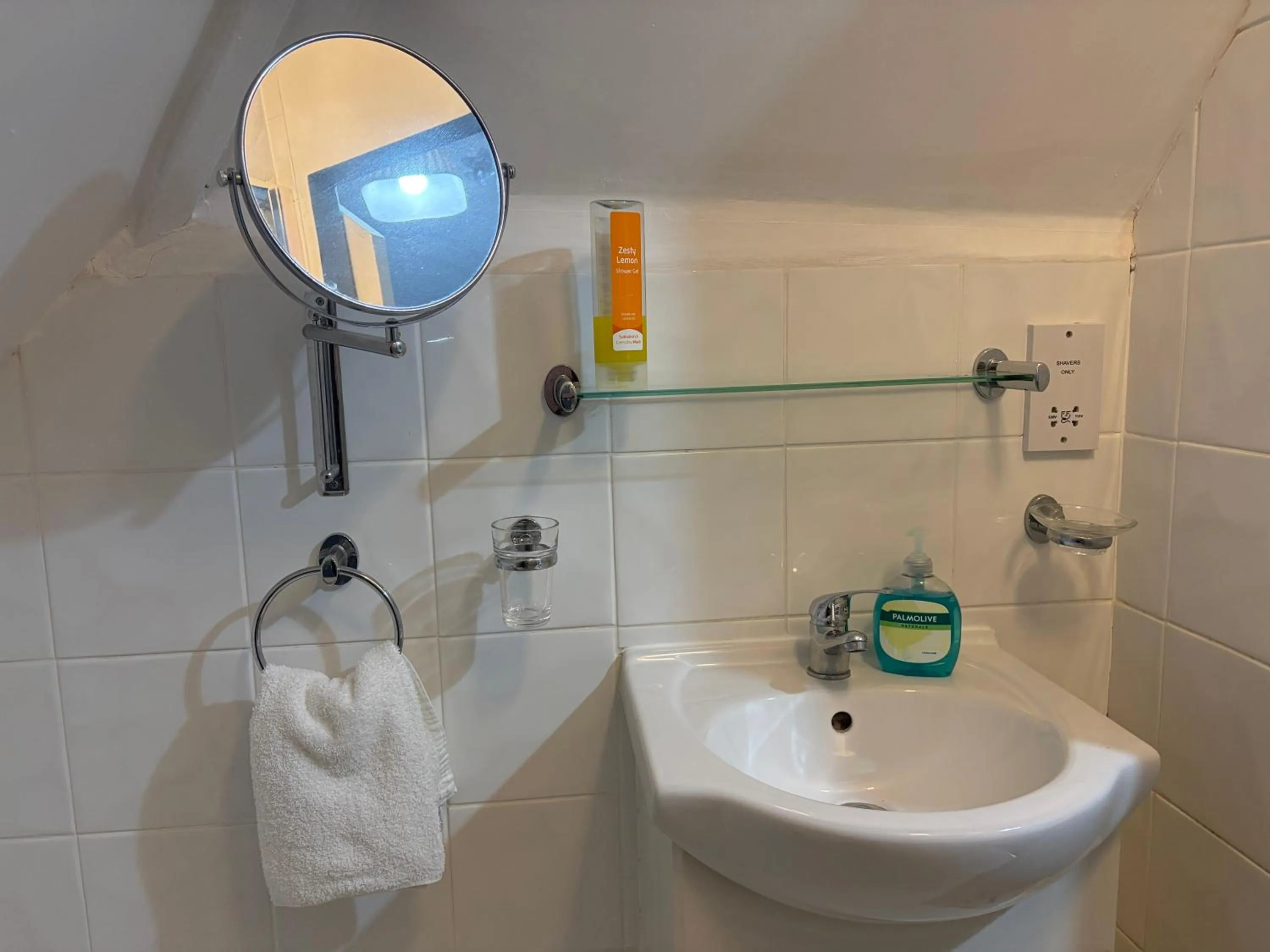 Bathroom in Captain Howey Hotel