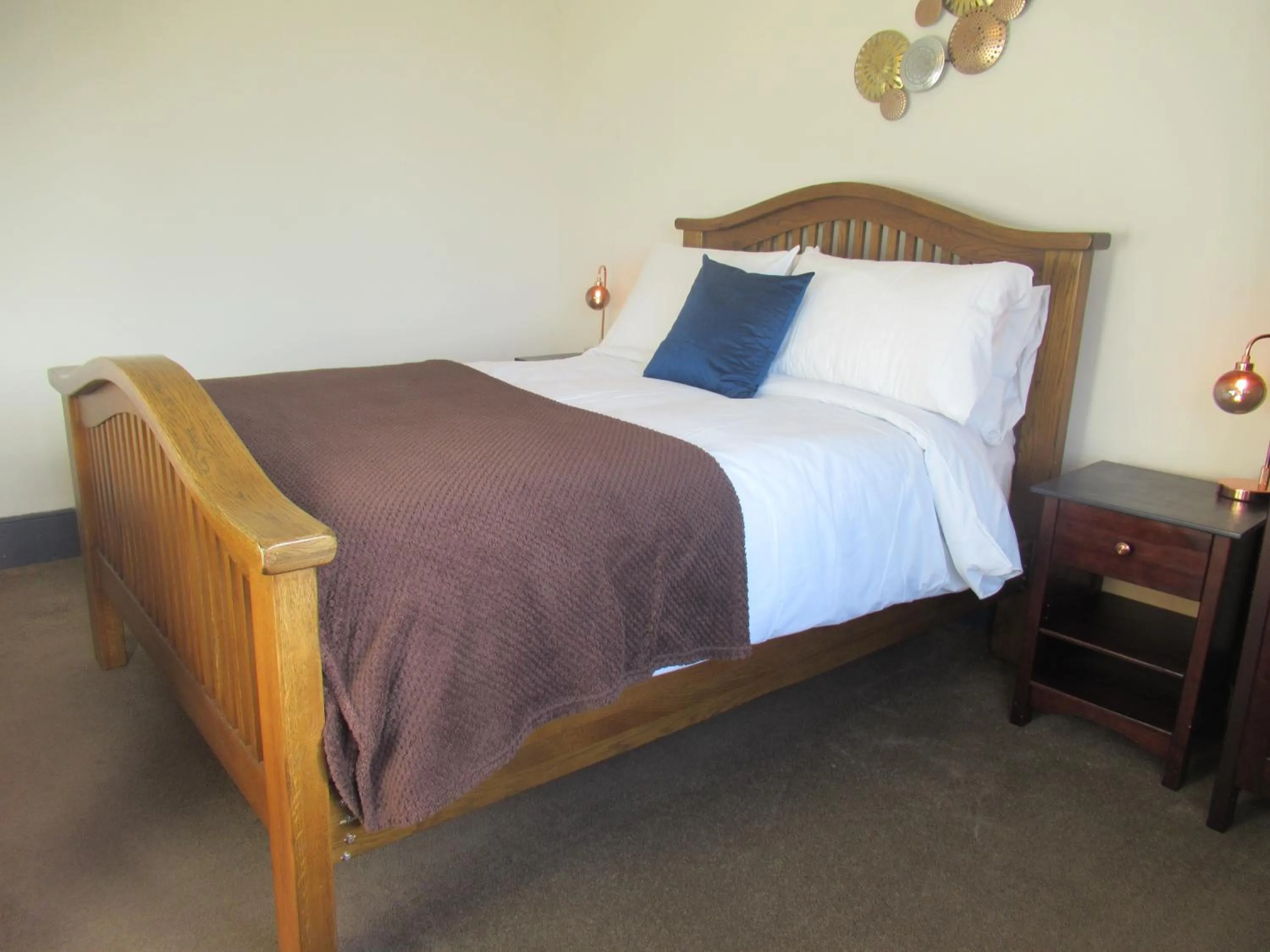 Bedroom, Bed in Captain Howey Hotel