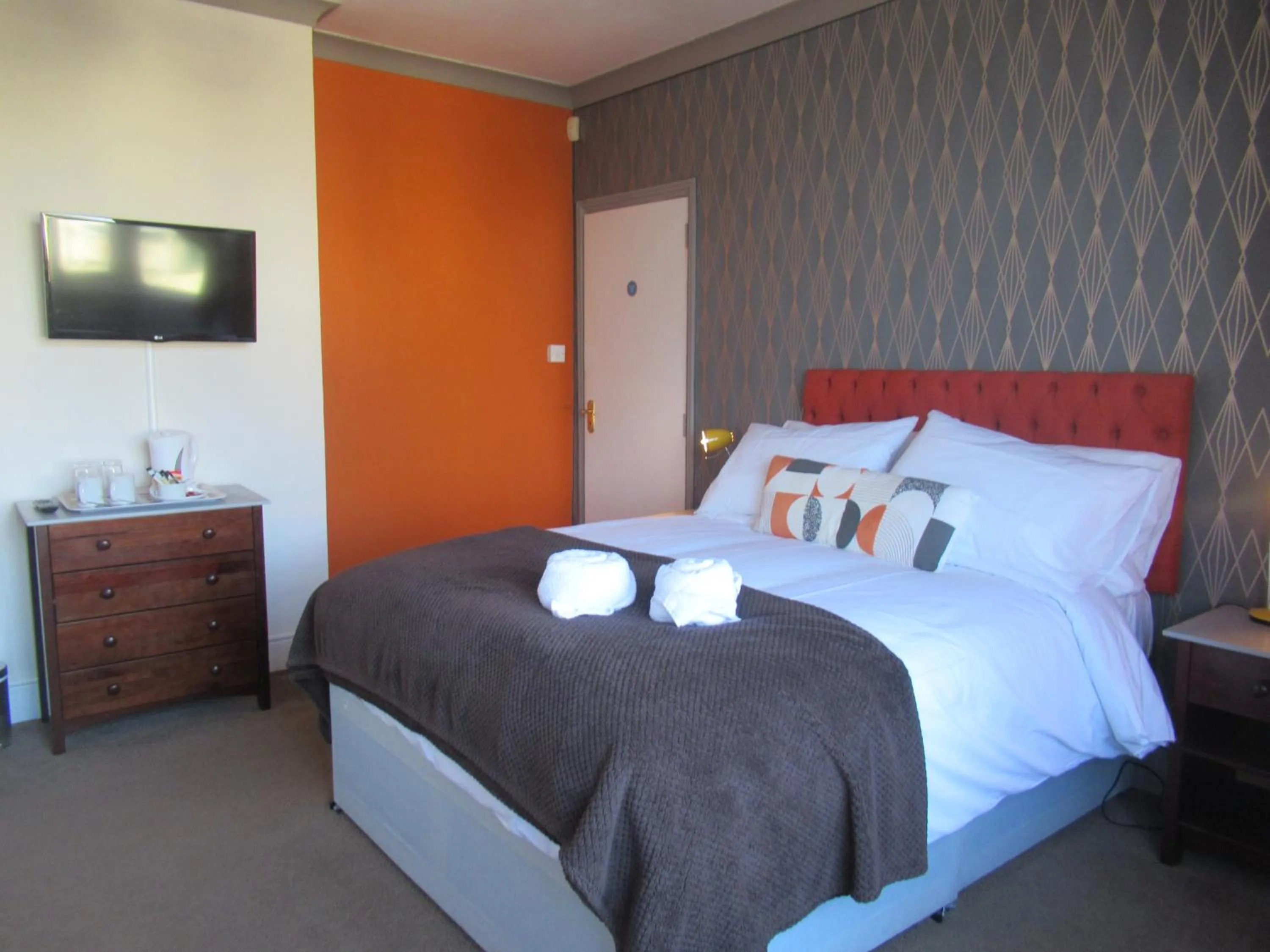 Bedroom, Bed in Captain Howey Hotel