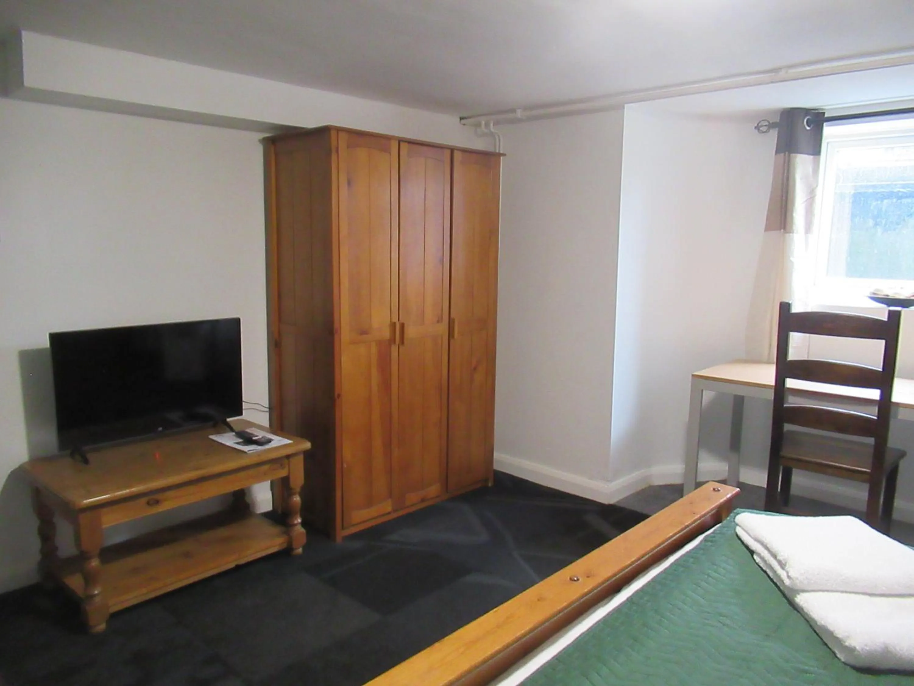 TV and multimedia, Bed in Captain Howey Hotel