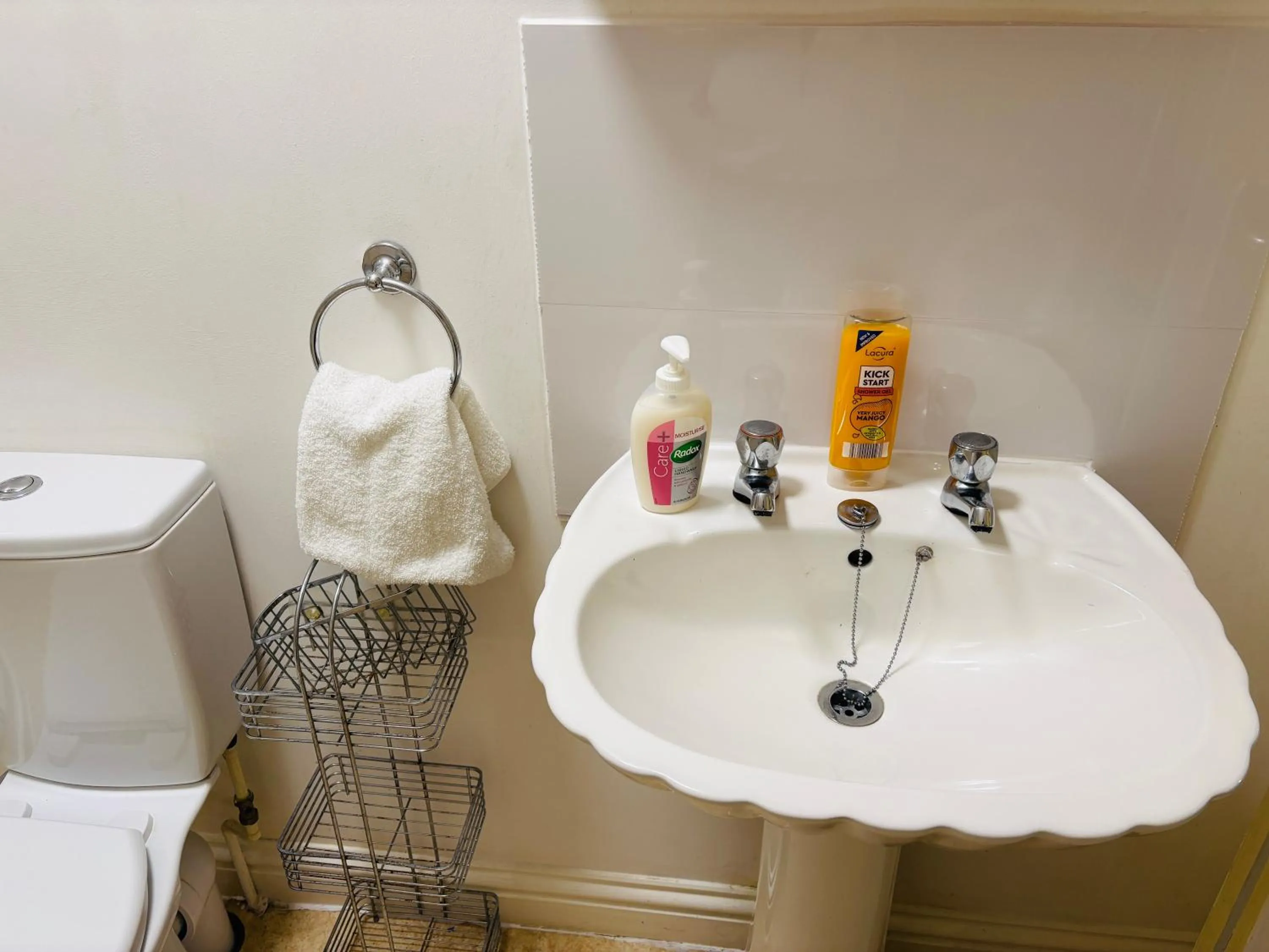 Bathroom in Captain Howey Hotel