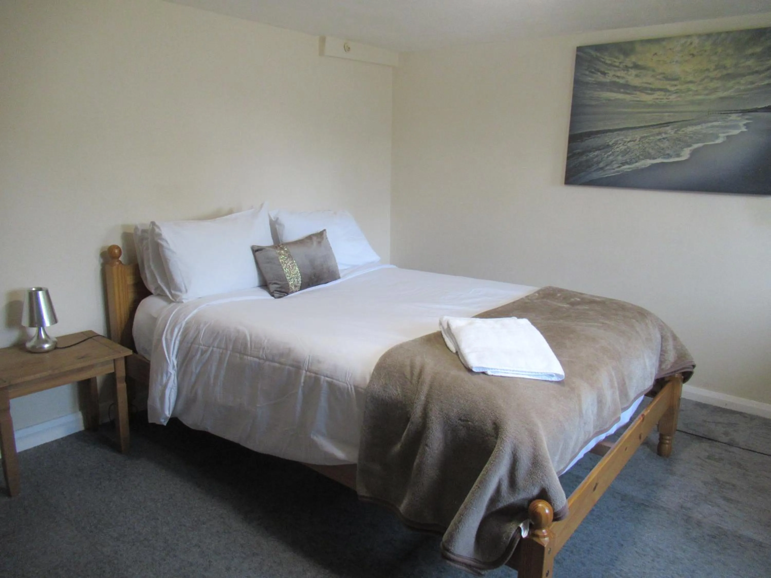 Bedroom, Bed in Captain Howey Hotel