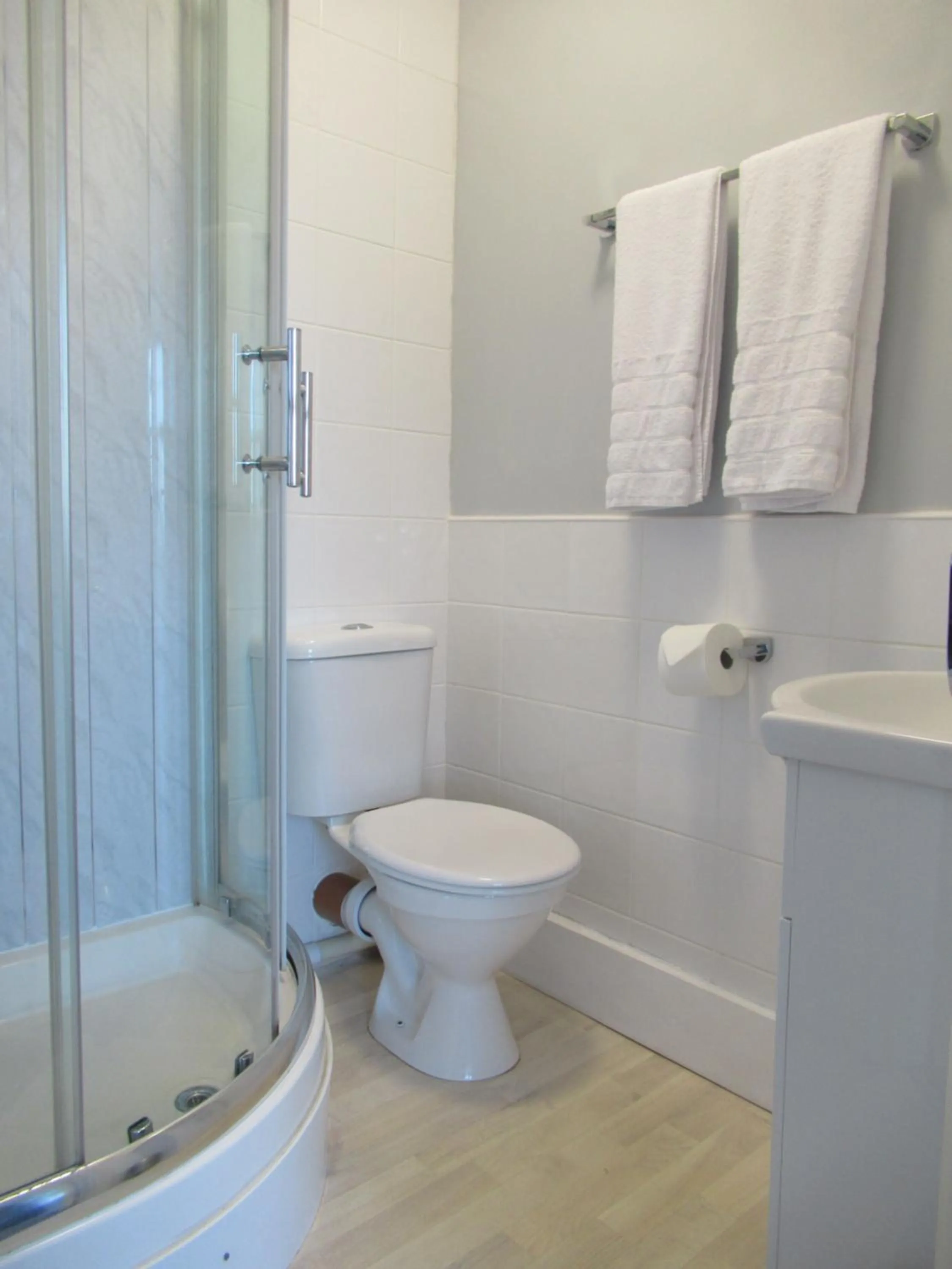 Bathroom in Captain Howey Hotel