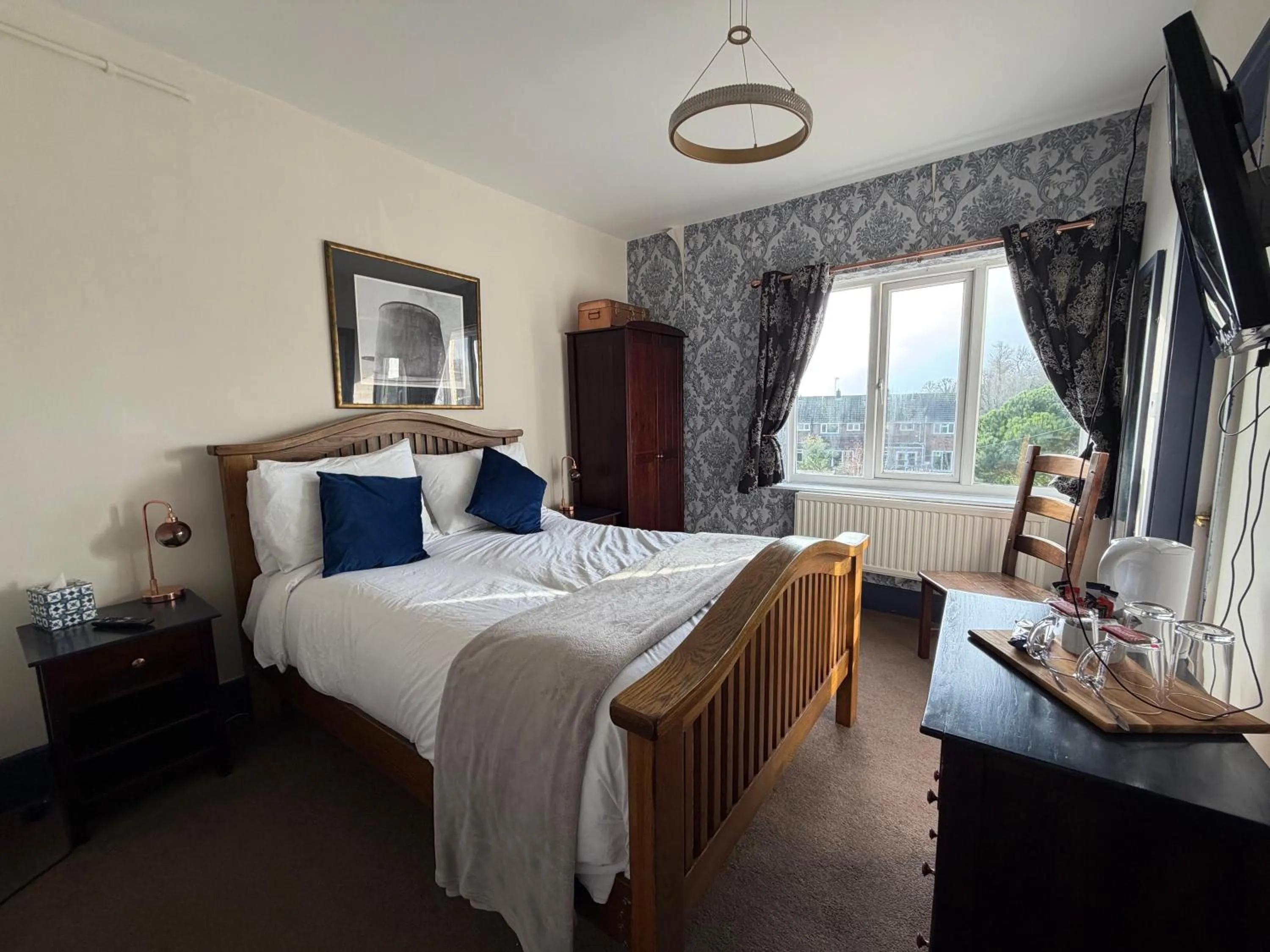 Bedroom, Bed in Captain Howey Hotel