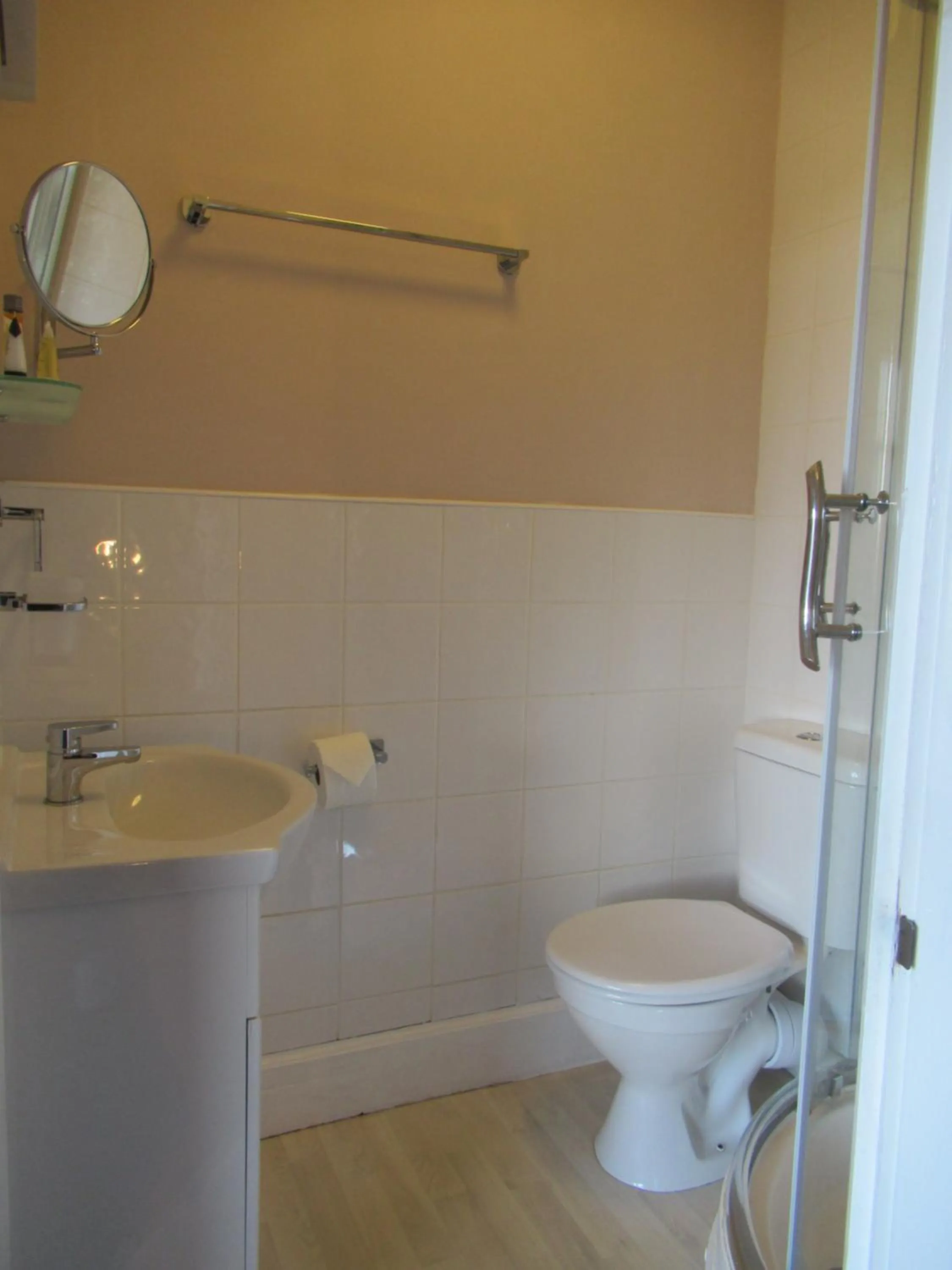 Bathroom in Captain Howey Hotel