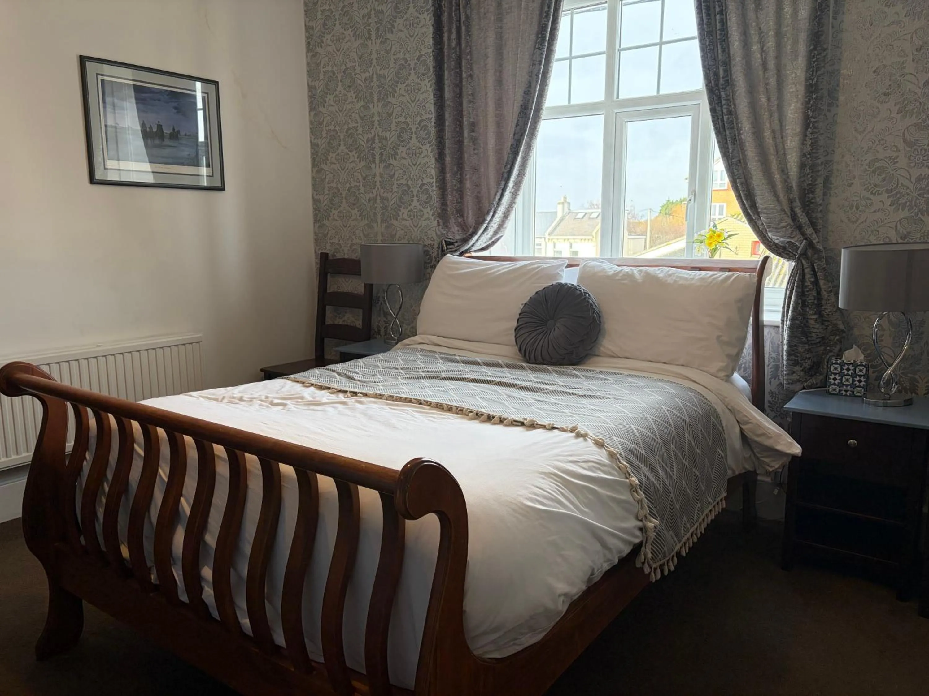 Bedroom, Bed in Captain Howey Hotel