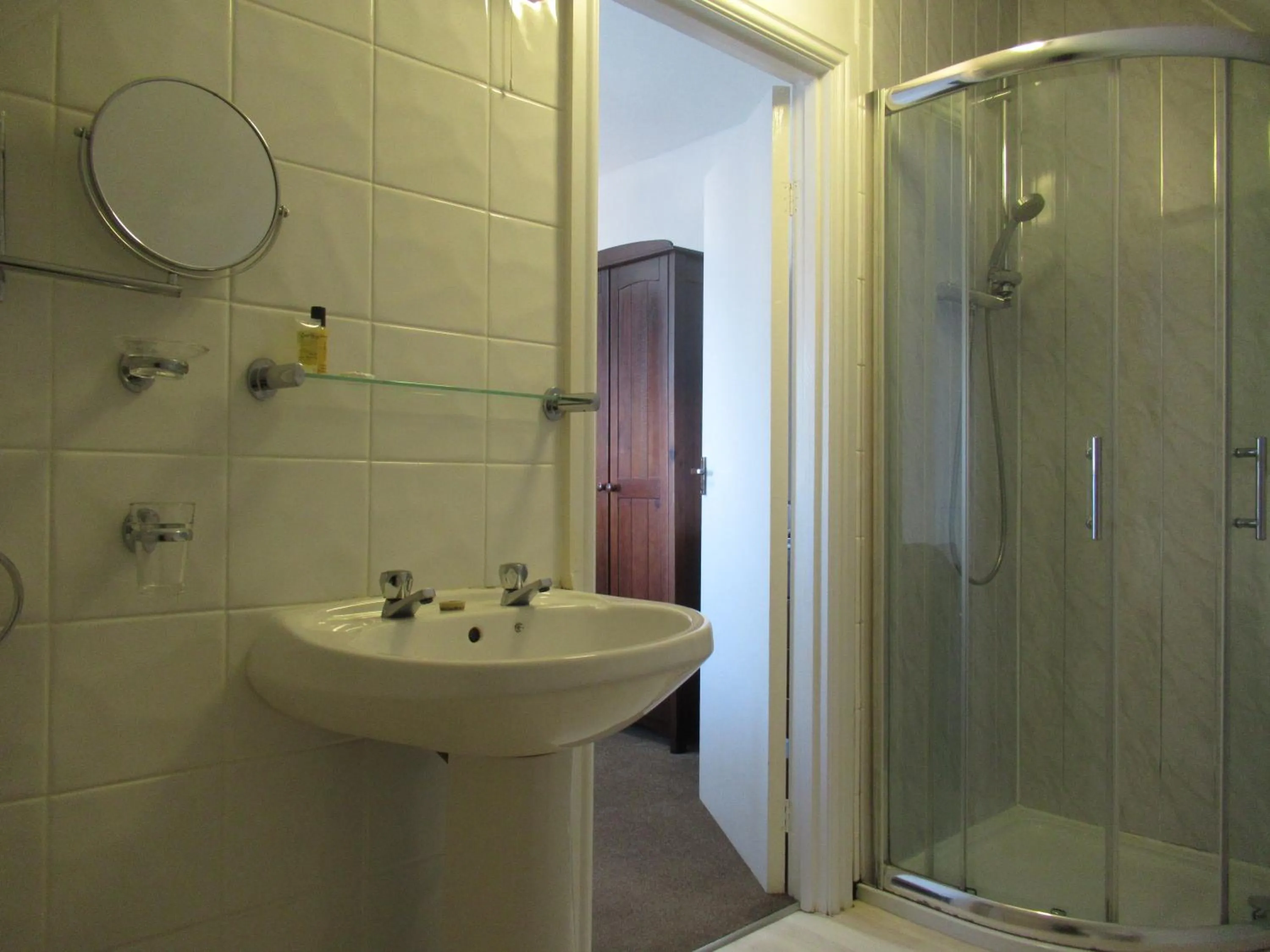 Bathroom in Captain Howey Hotel