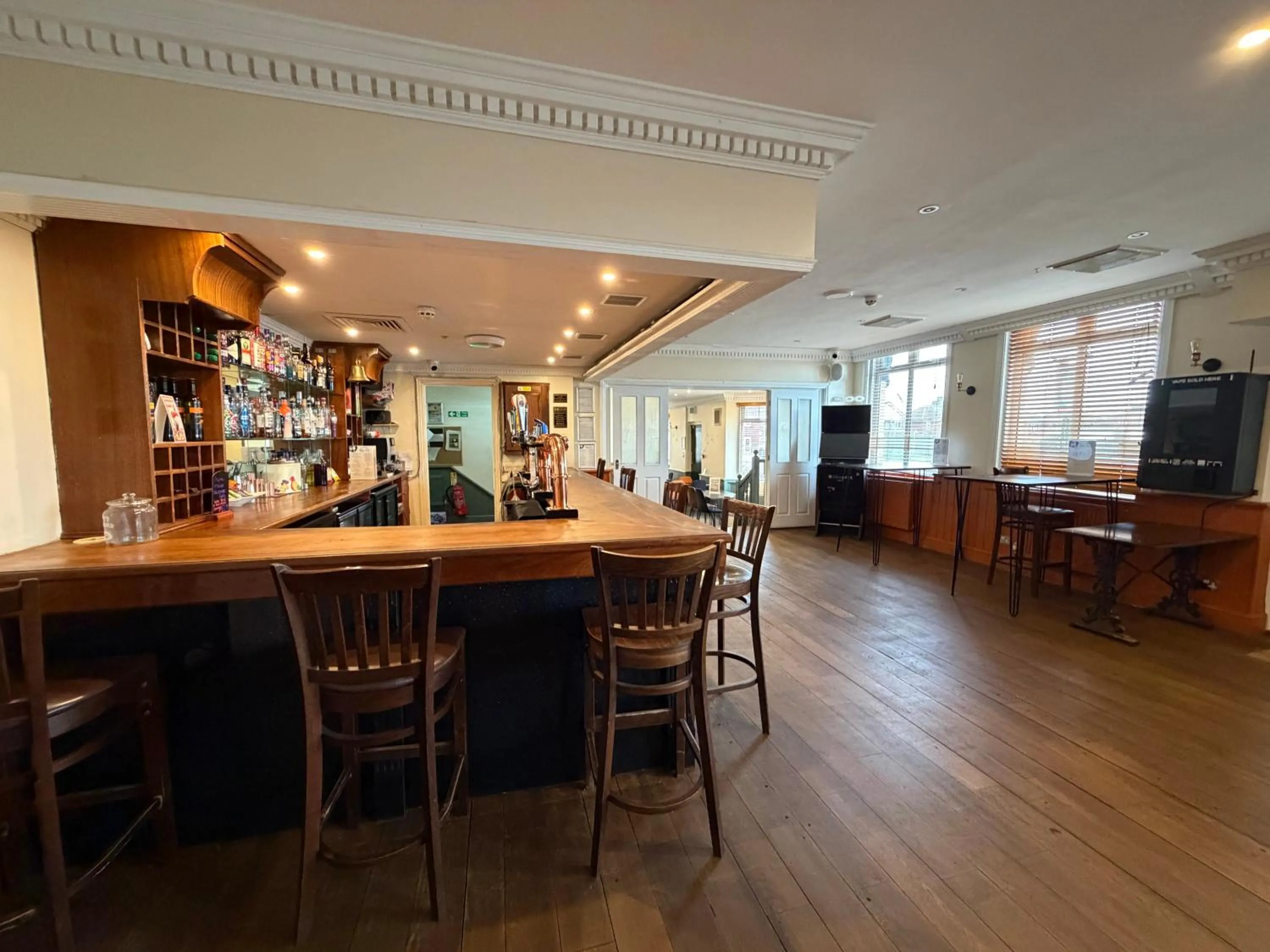 Lounge or bar in Captain Howey Hotel